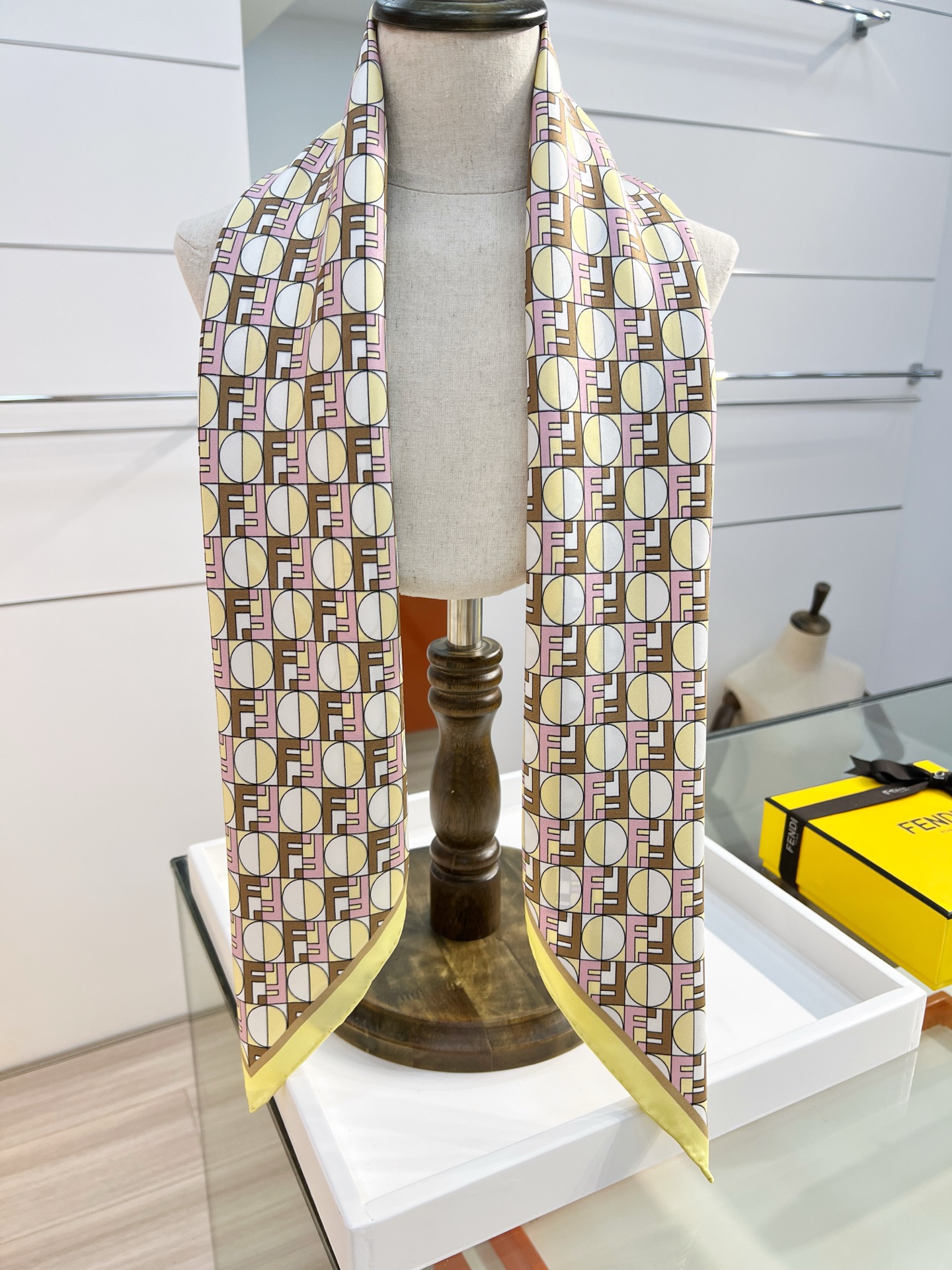 Fendi 粉红色FENDI Optical桑蚕丝围巾