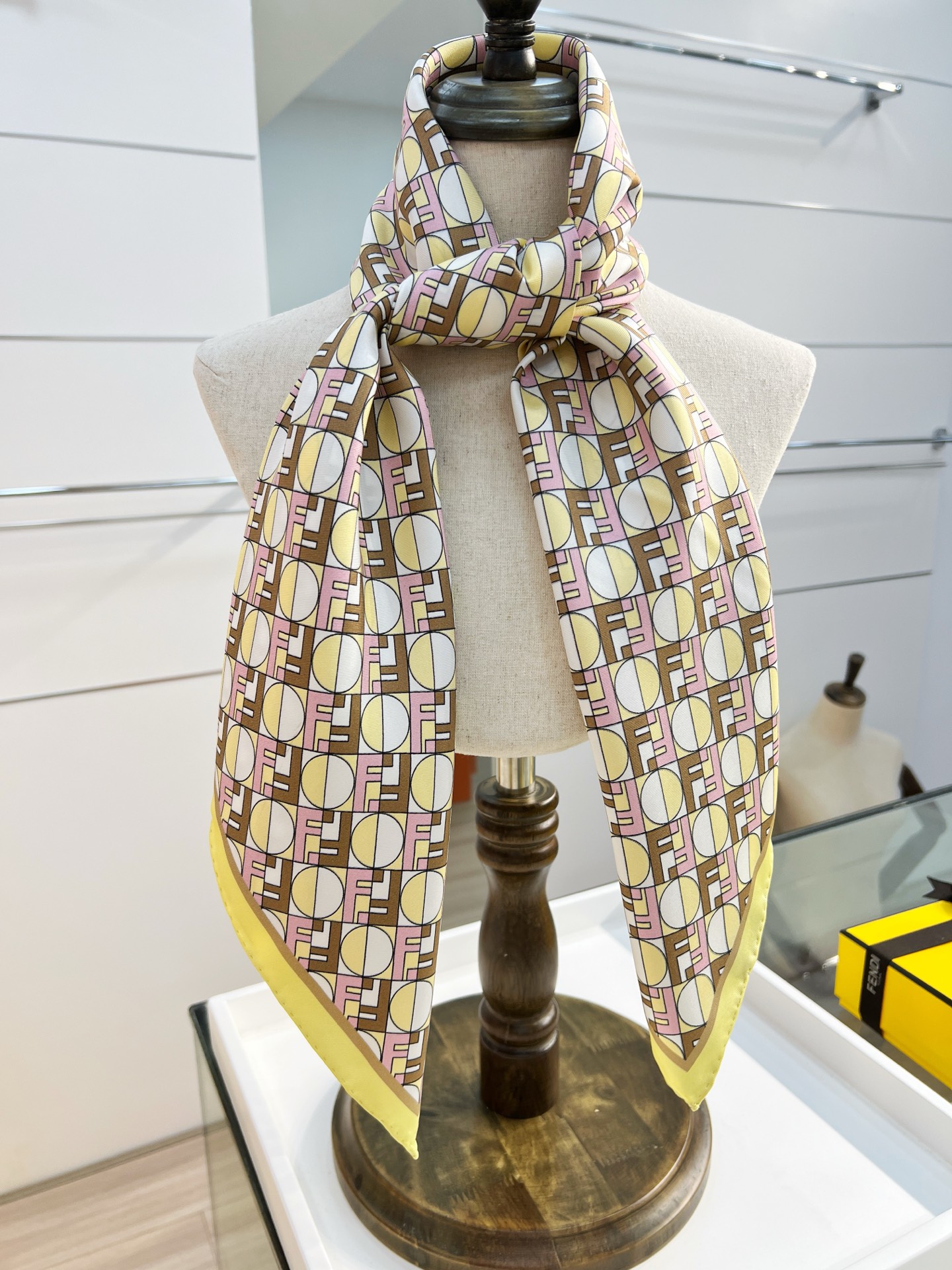 Fendi 粉红色FENDI Optical桑蚕丝围巾