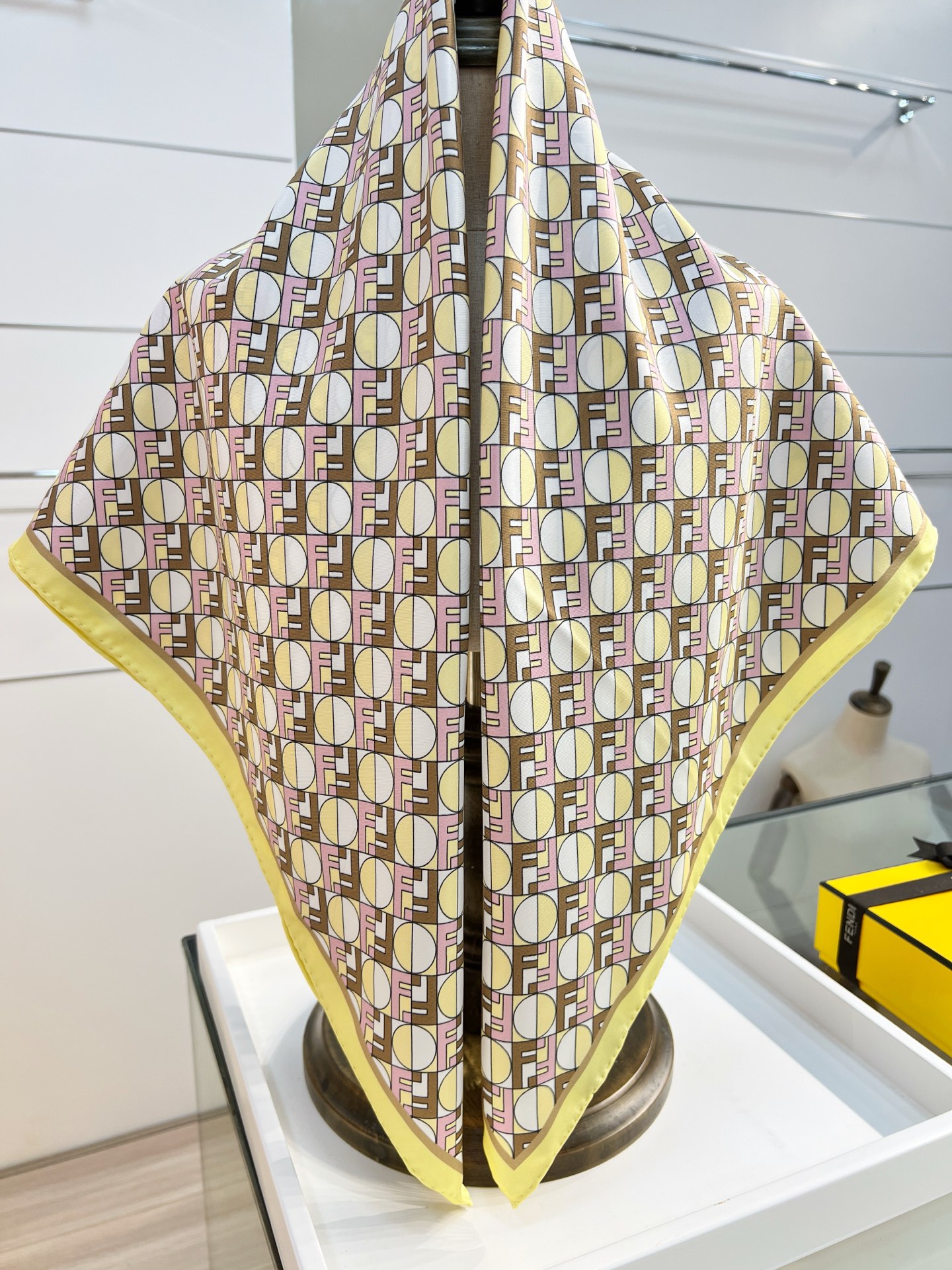 Fendi 粉红色FENDI Optical桑蚕丝围巾