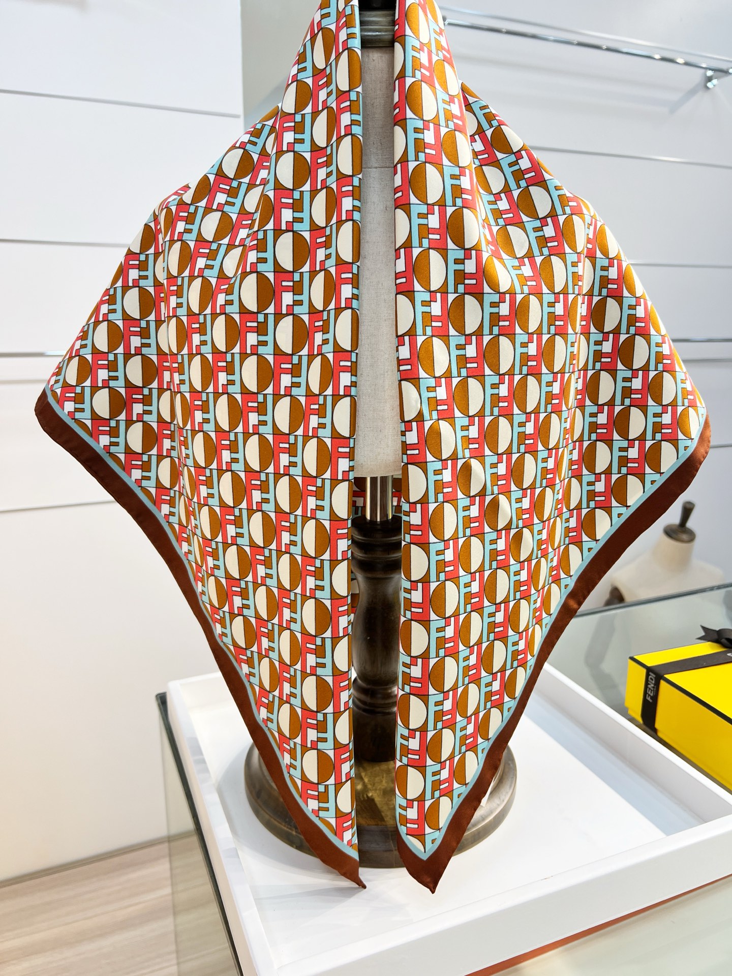 Fendi 粉红色FENDI Optical桑蚕丝围巾