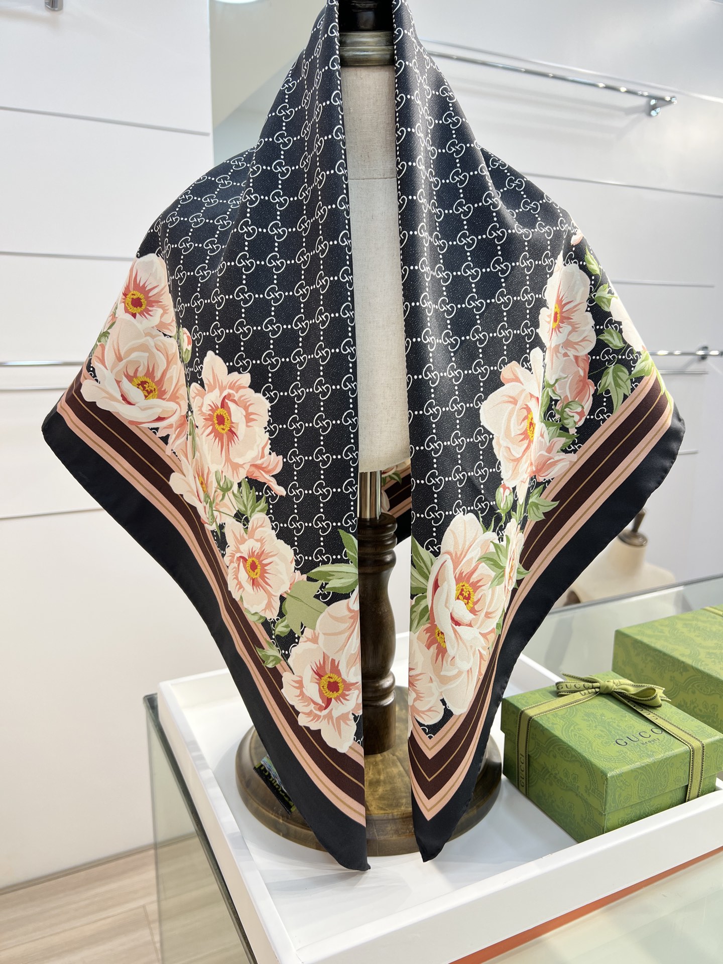 Gucci 印花桑蚕丝斜纹方巾
