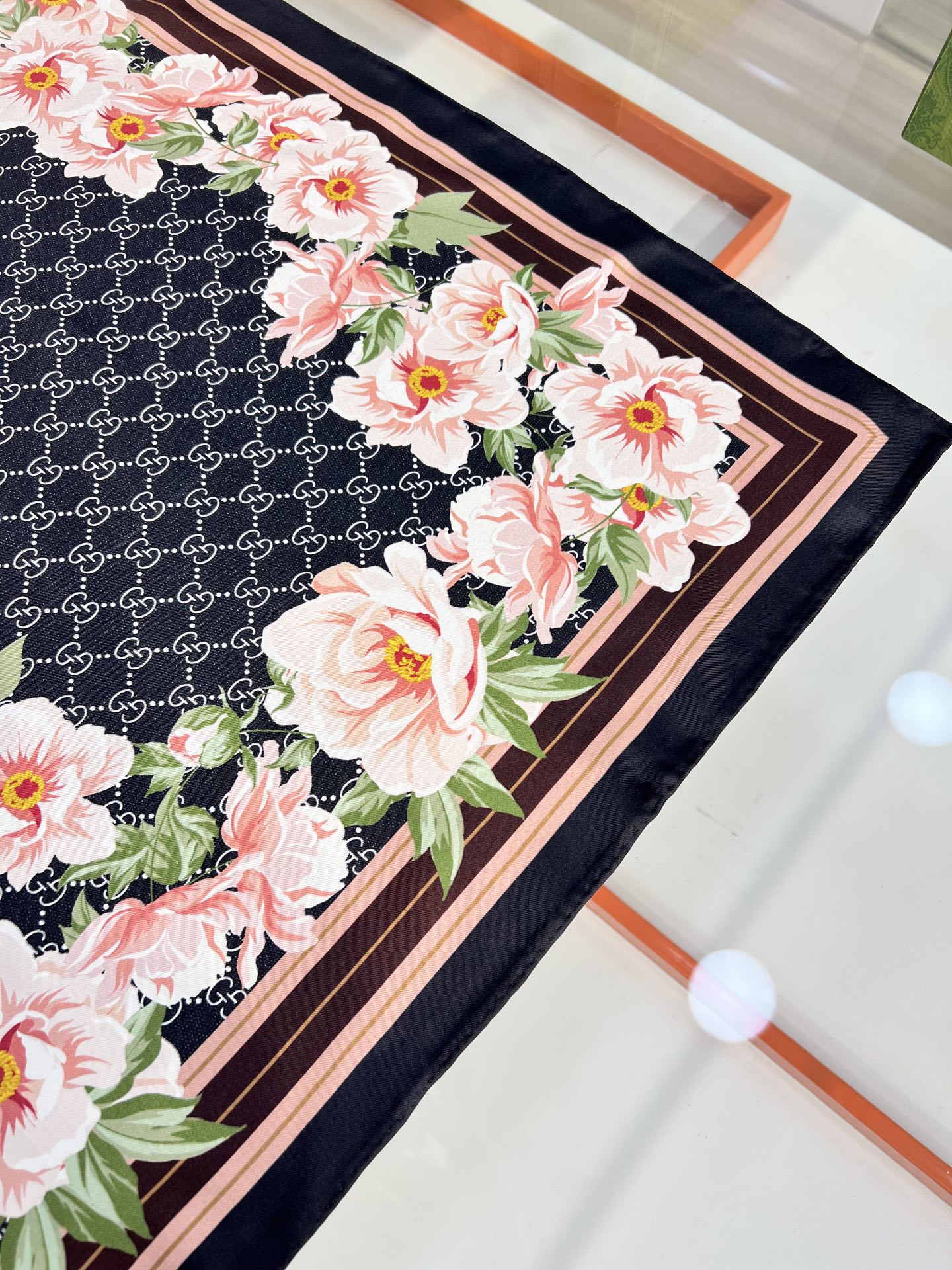 Gucci 印花桑蚕丝斜纹方巾