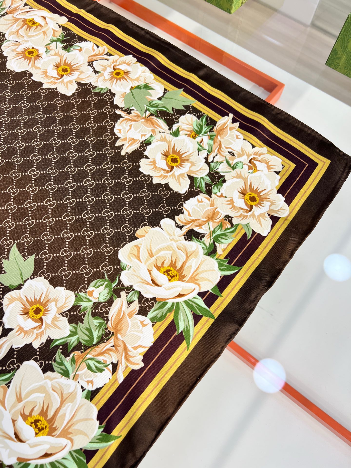 Gucci 印花桑蚕丝斜纹方巾