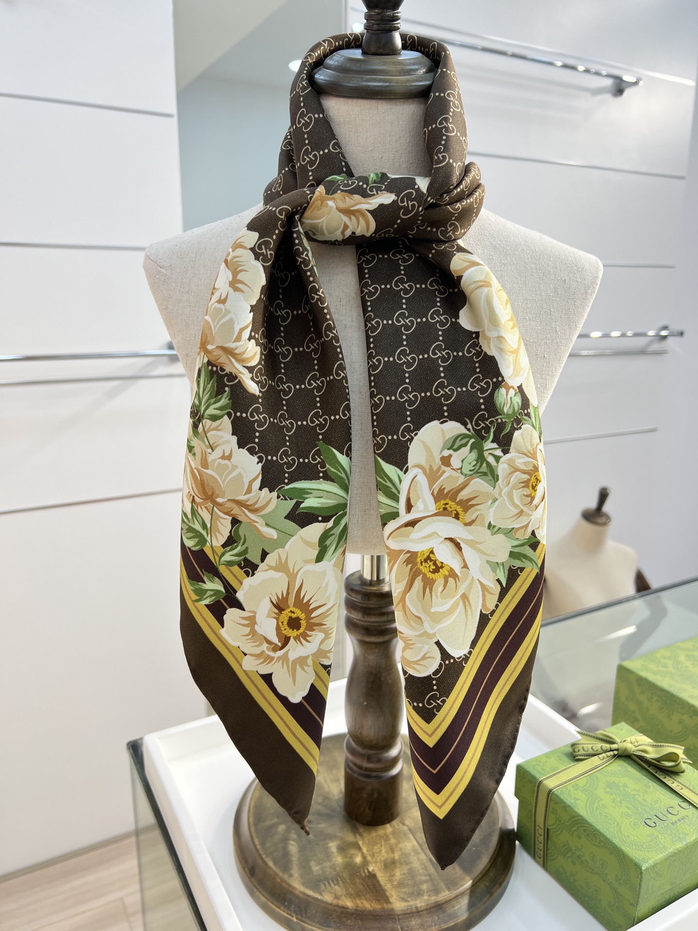 Gucci 印花桑蚕丝斜纹方巾