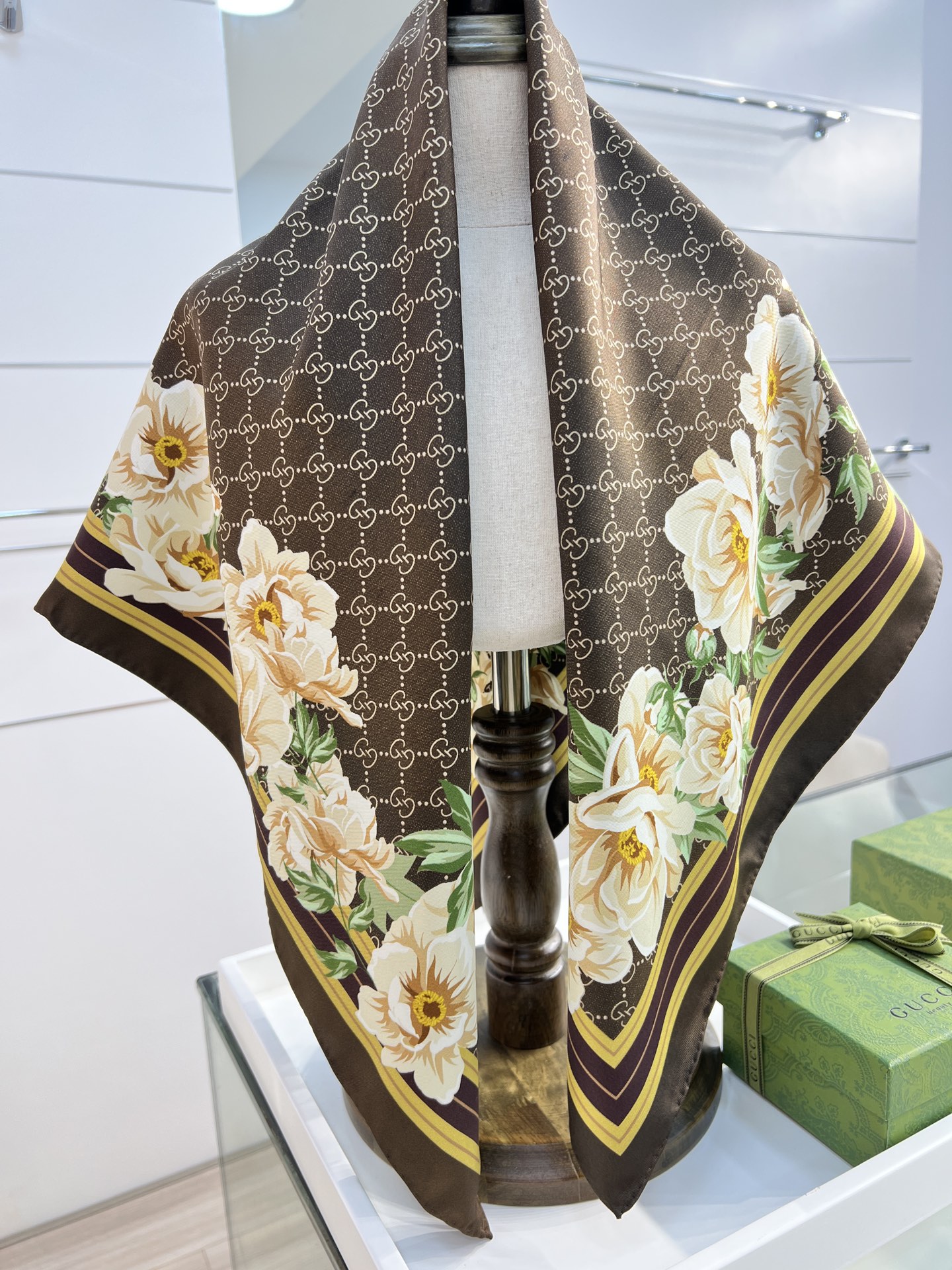 Gucci 印花桑蚕丝斜纹方巾