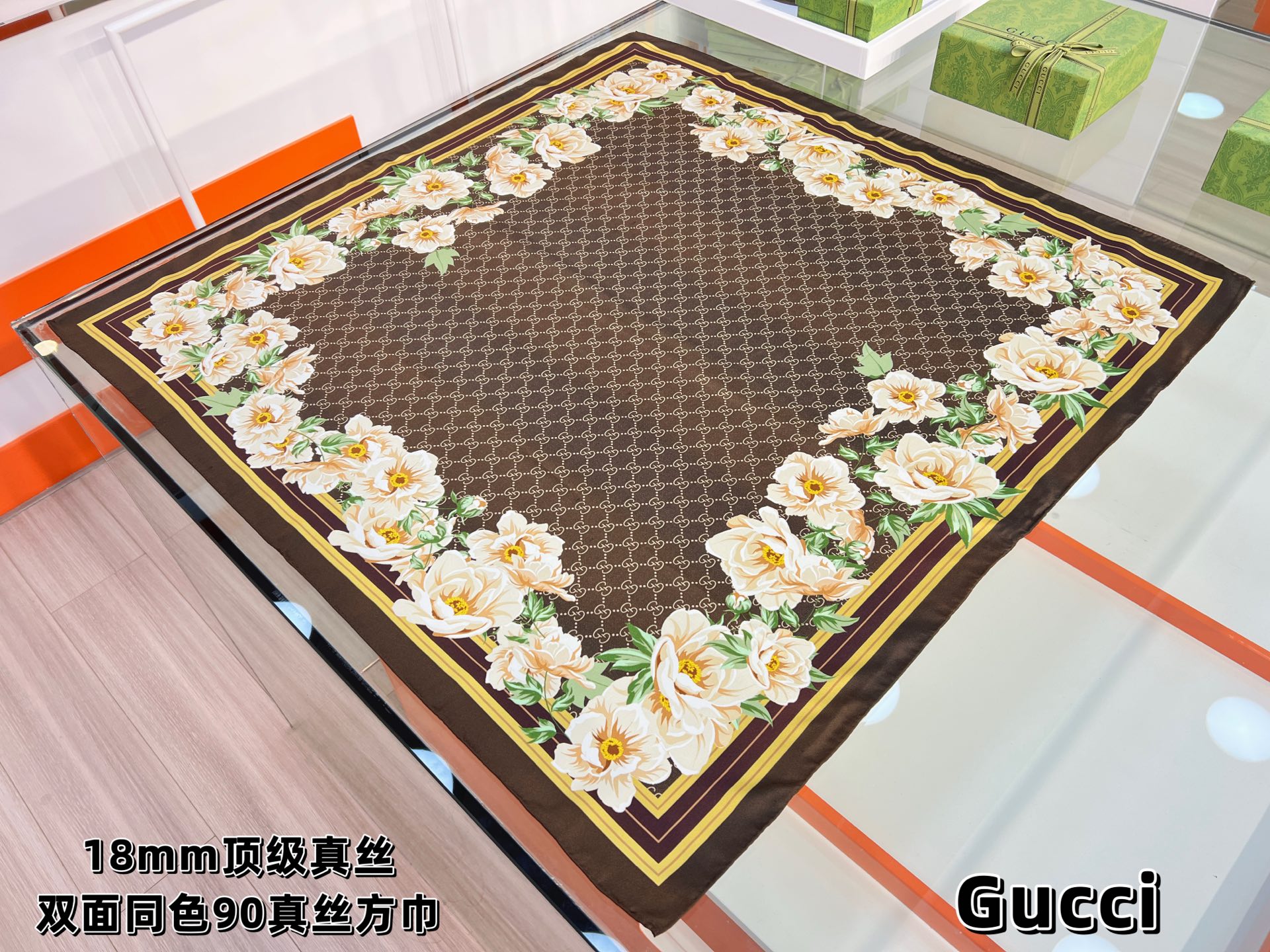 Gucci 印花桑蚕丝斜纹方巾