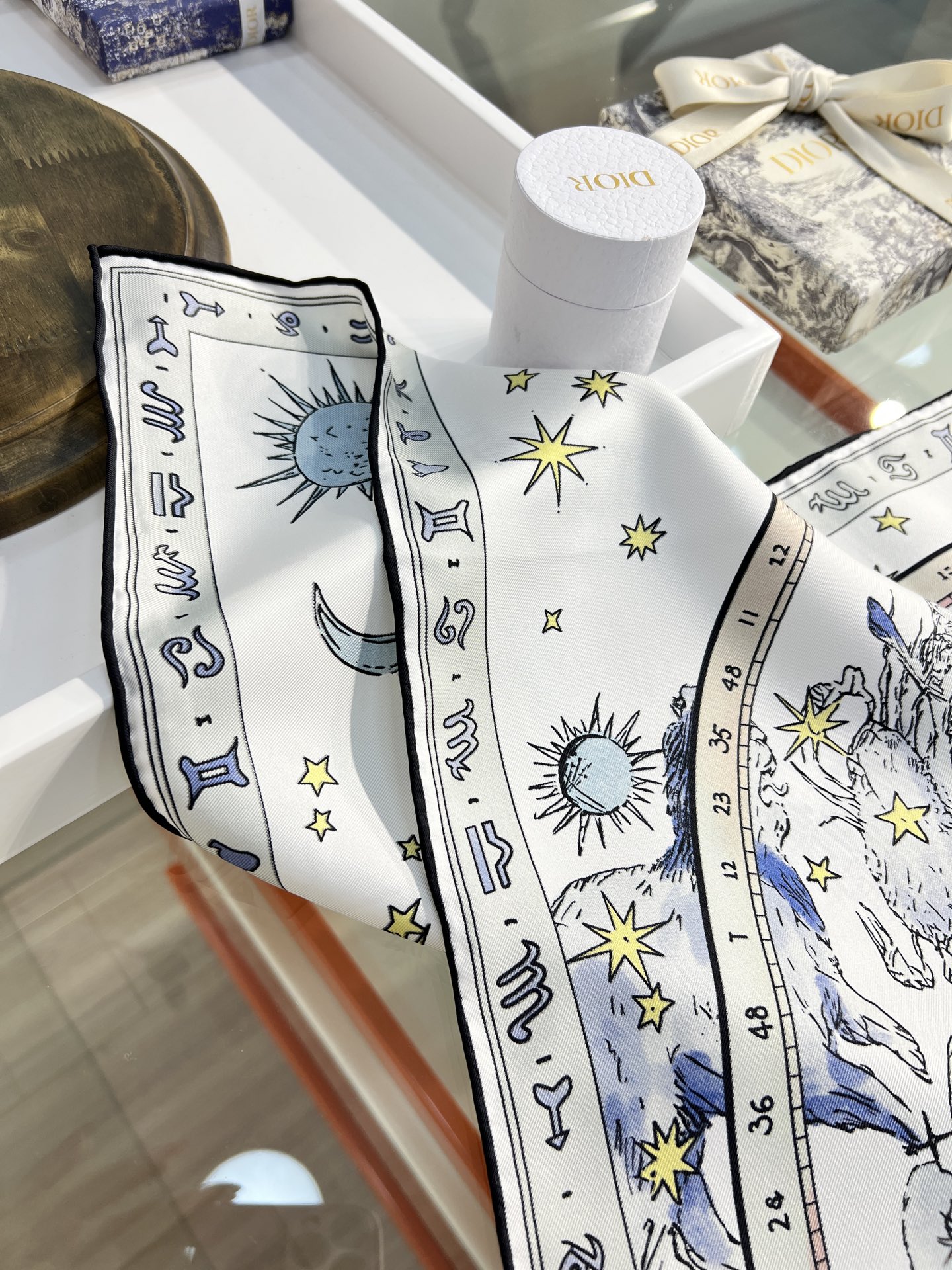 Dior 印花方巾