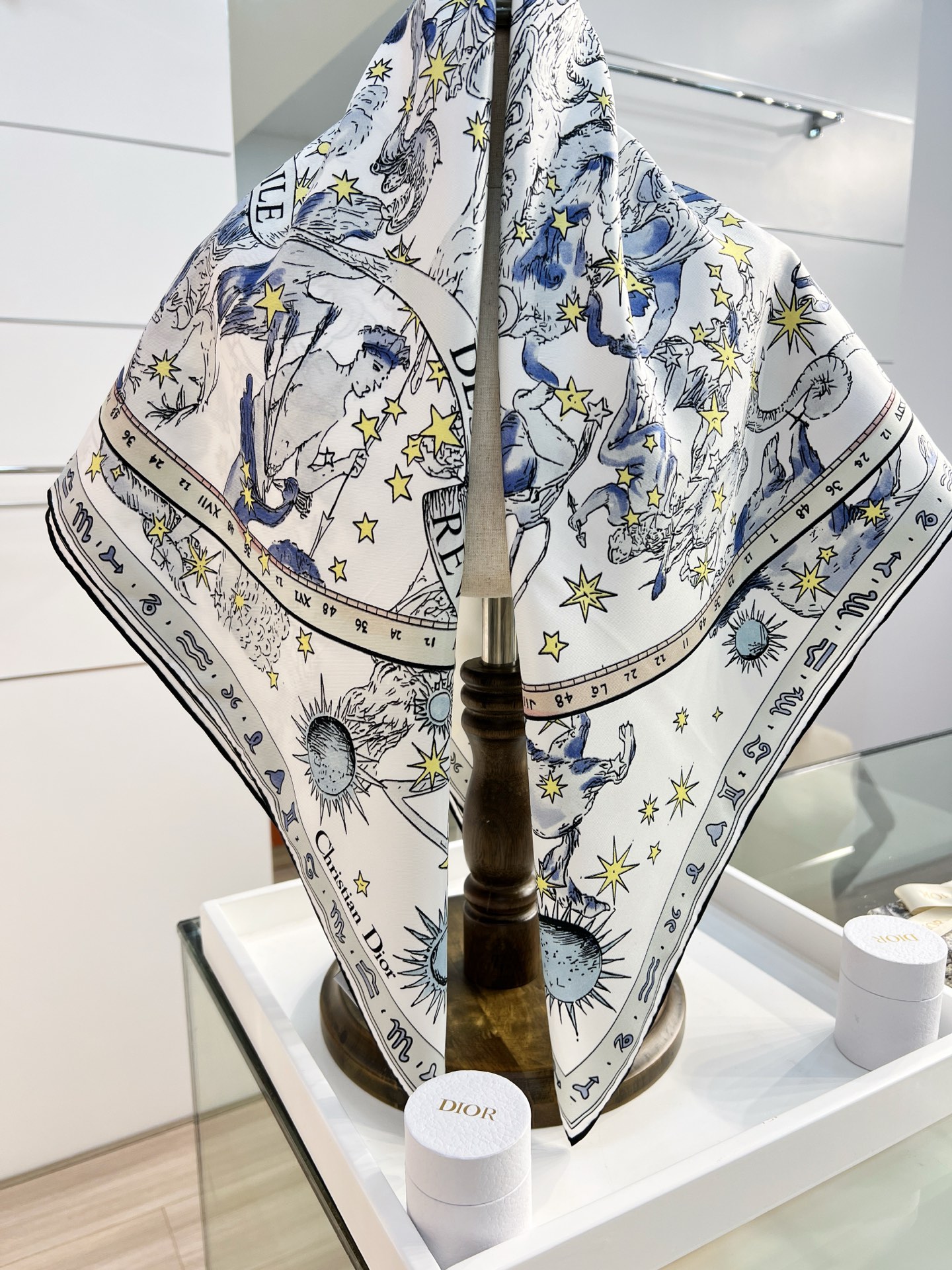 Dior 印花方巾