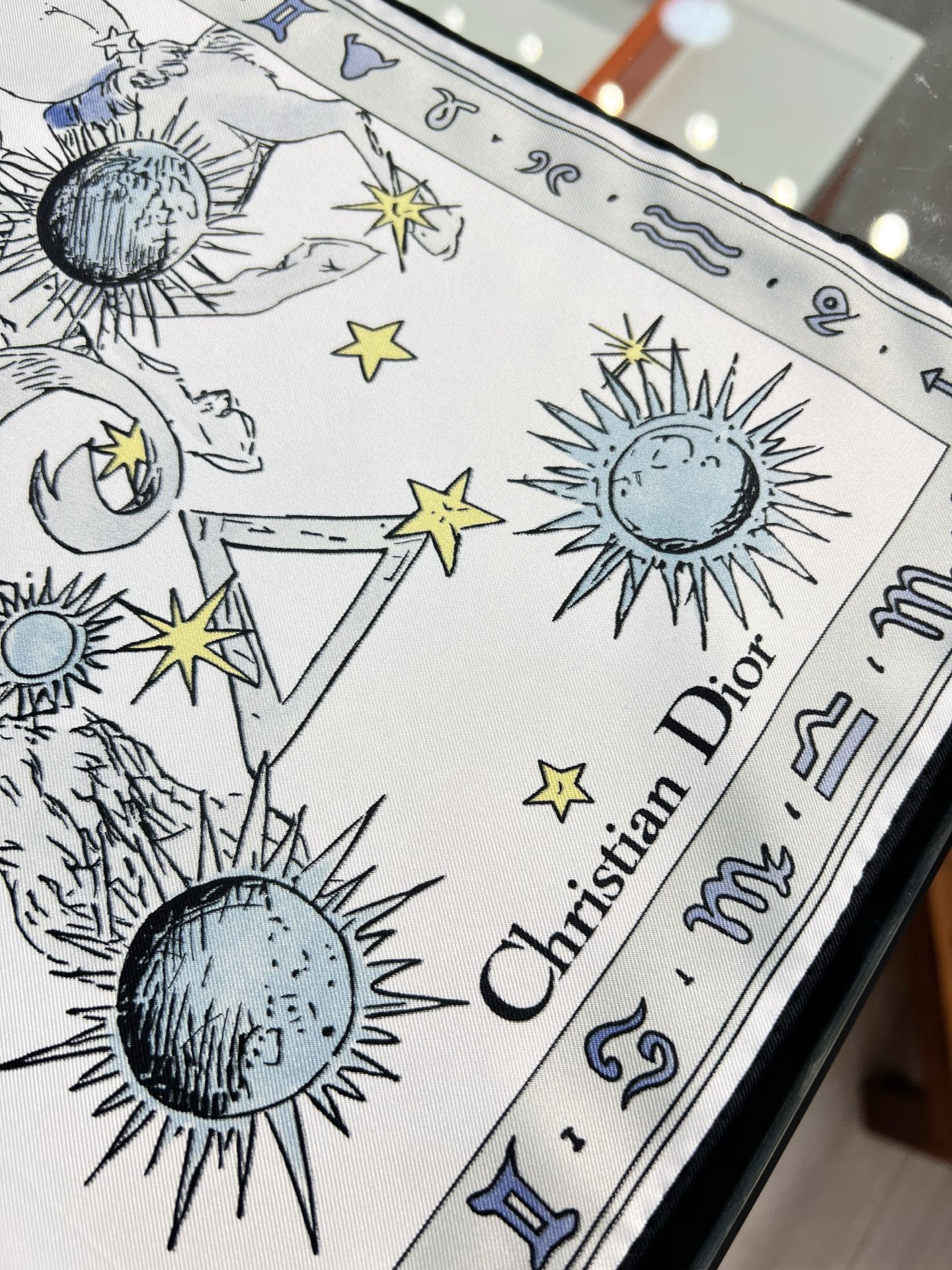 Dior 印花方巾