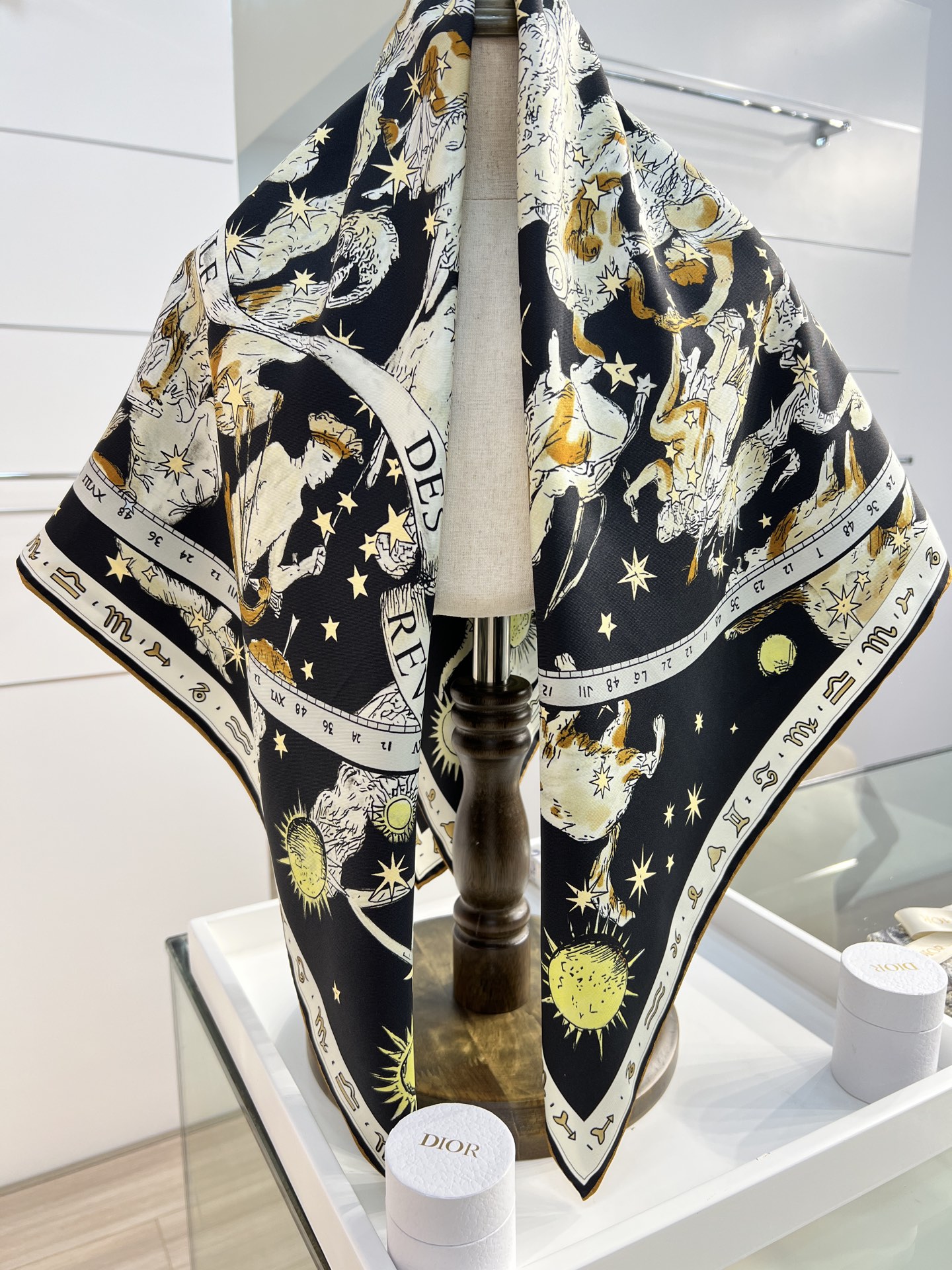 Dior 印花方巾
