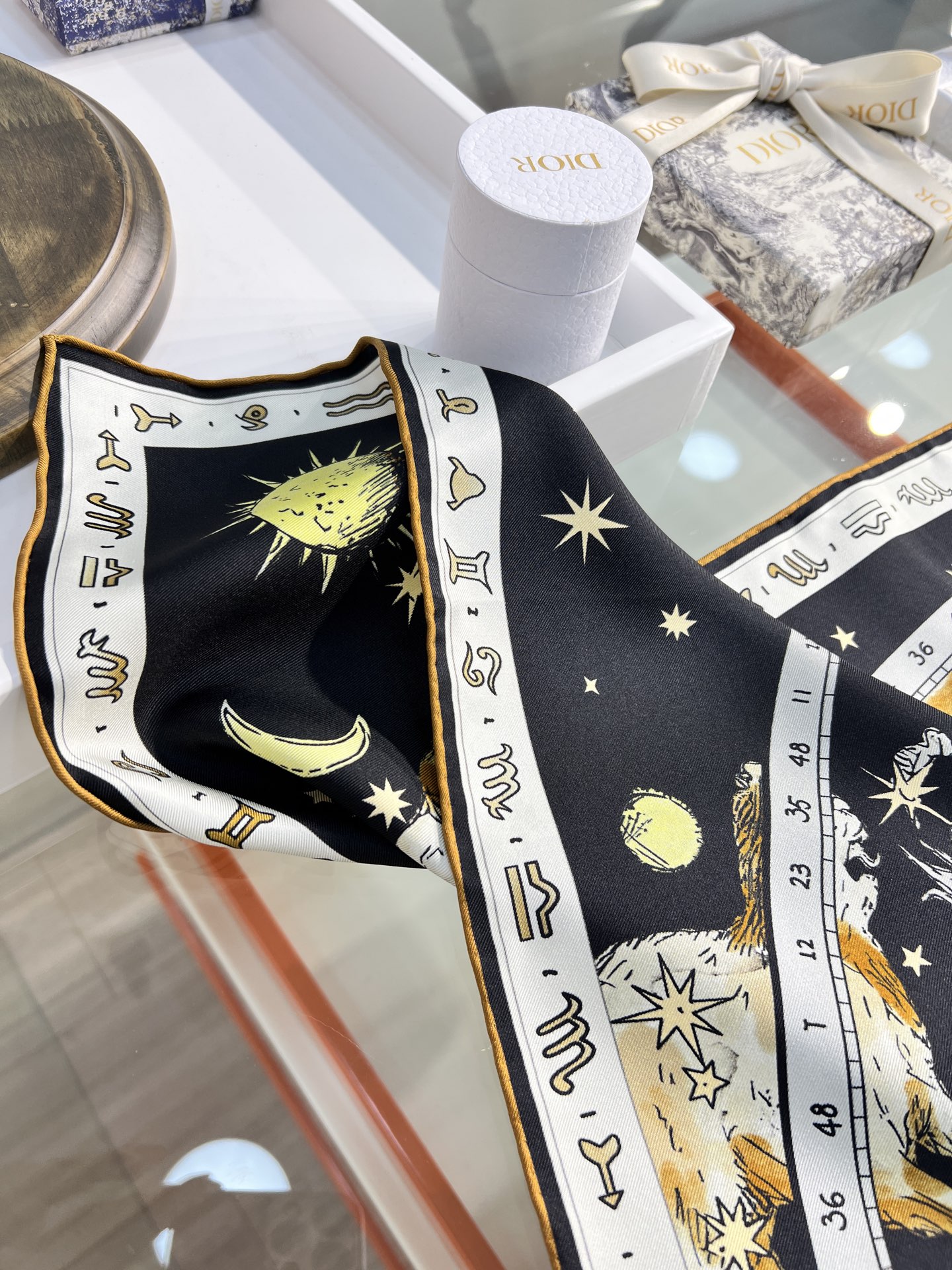 Dior 印花方巾