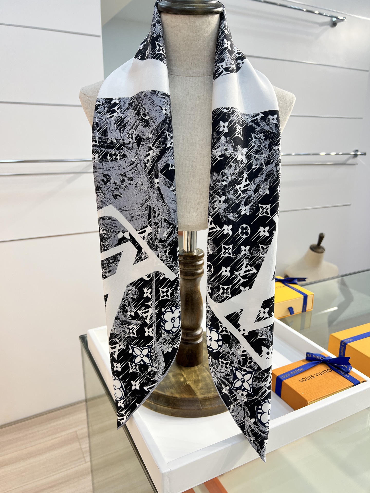Louis Vuitton LV LUGGAGE 90双面真丝方巾