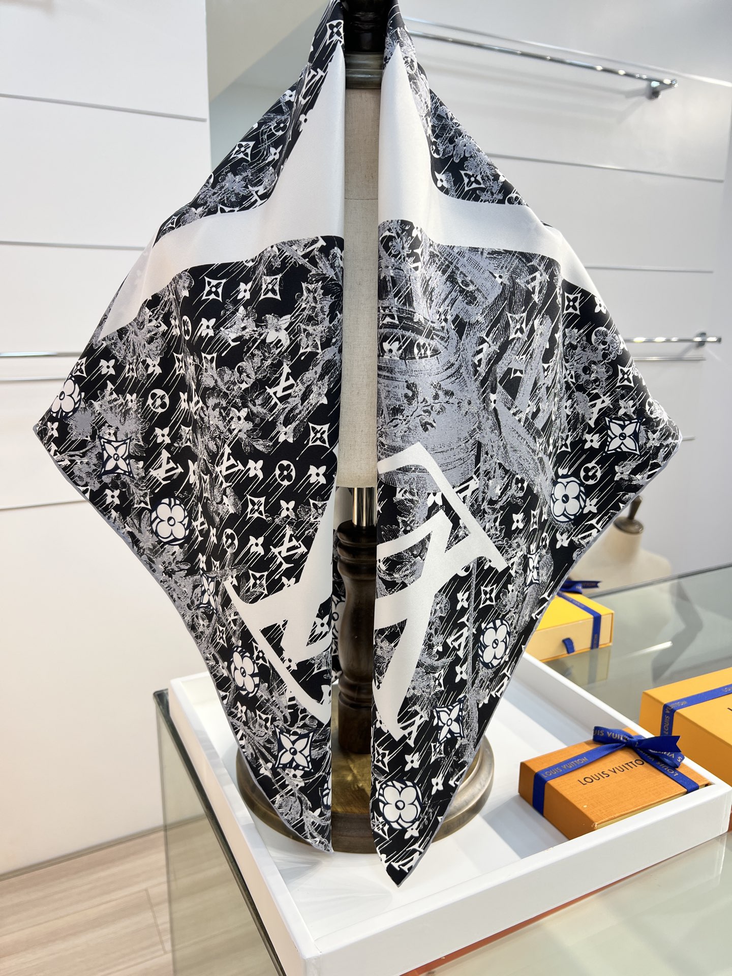 Louis Vuitton LV LUGGAGE 90双面真丝方巾
