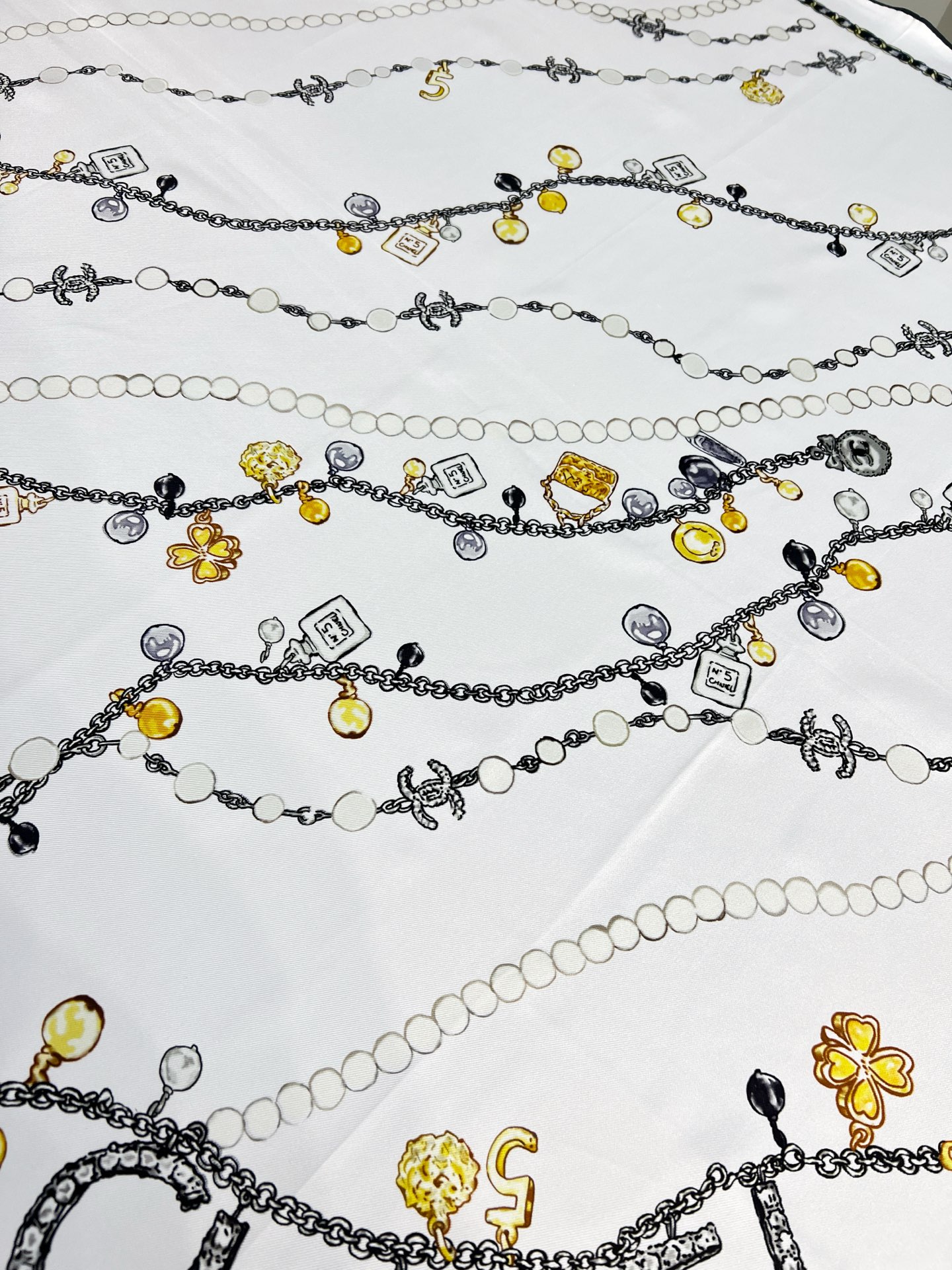 Chanel ~26新品～90双面真丝