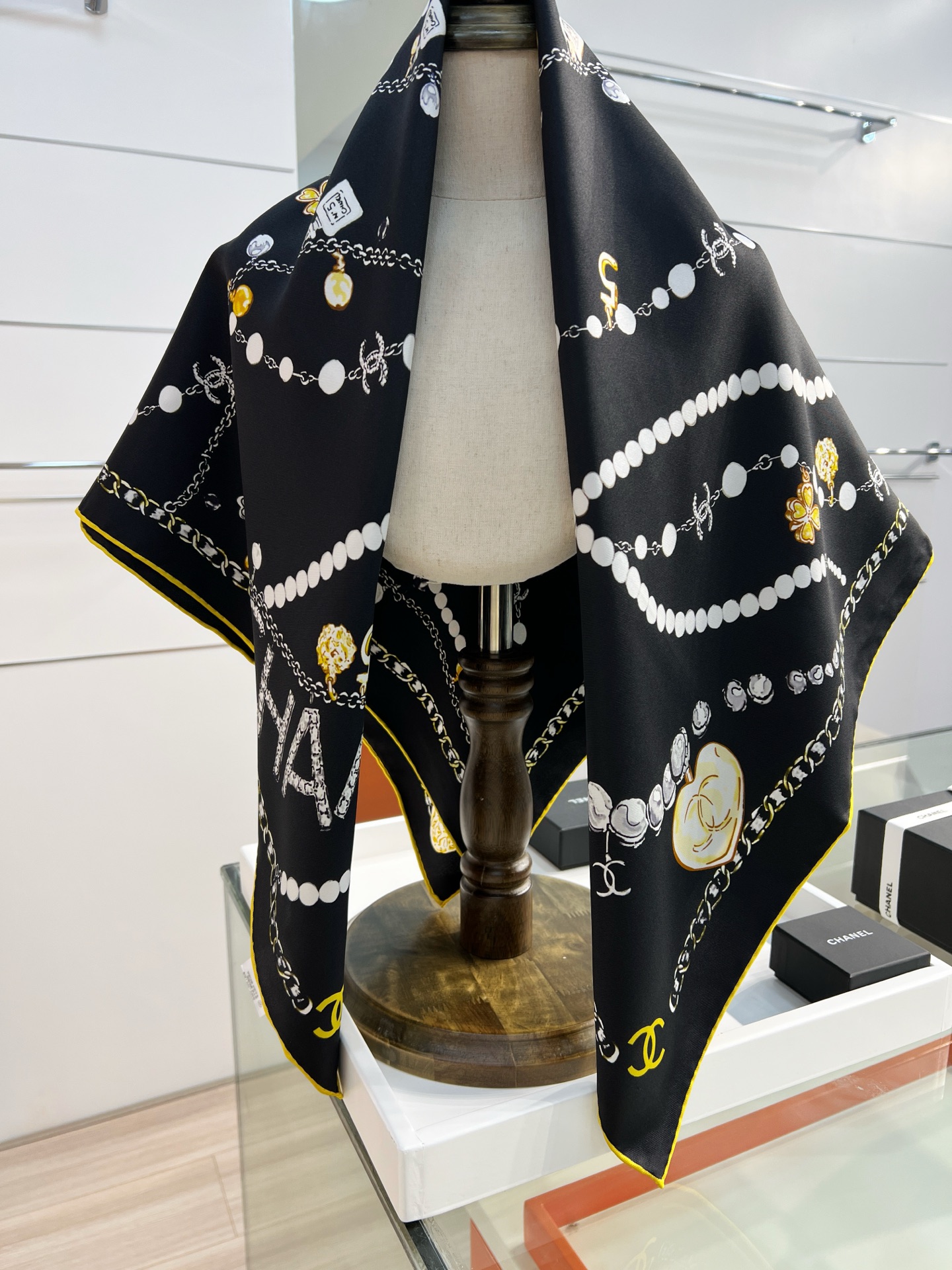Chanel ~26新品～90双面真丝