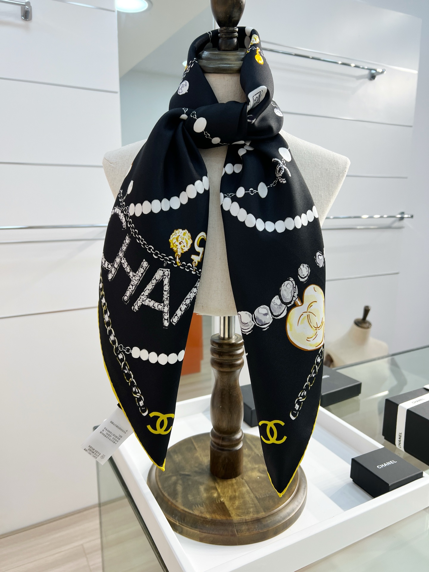 Chanel ~26新品～90双面真丝