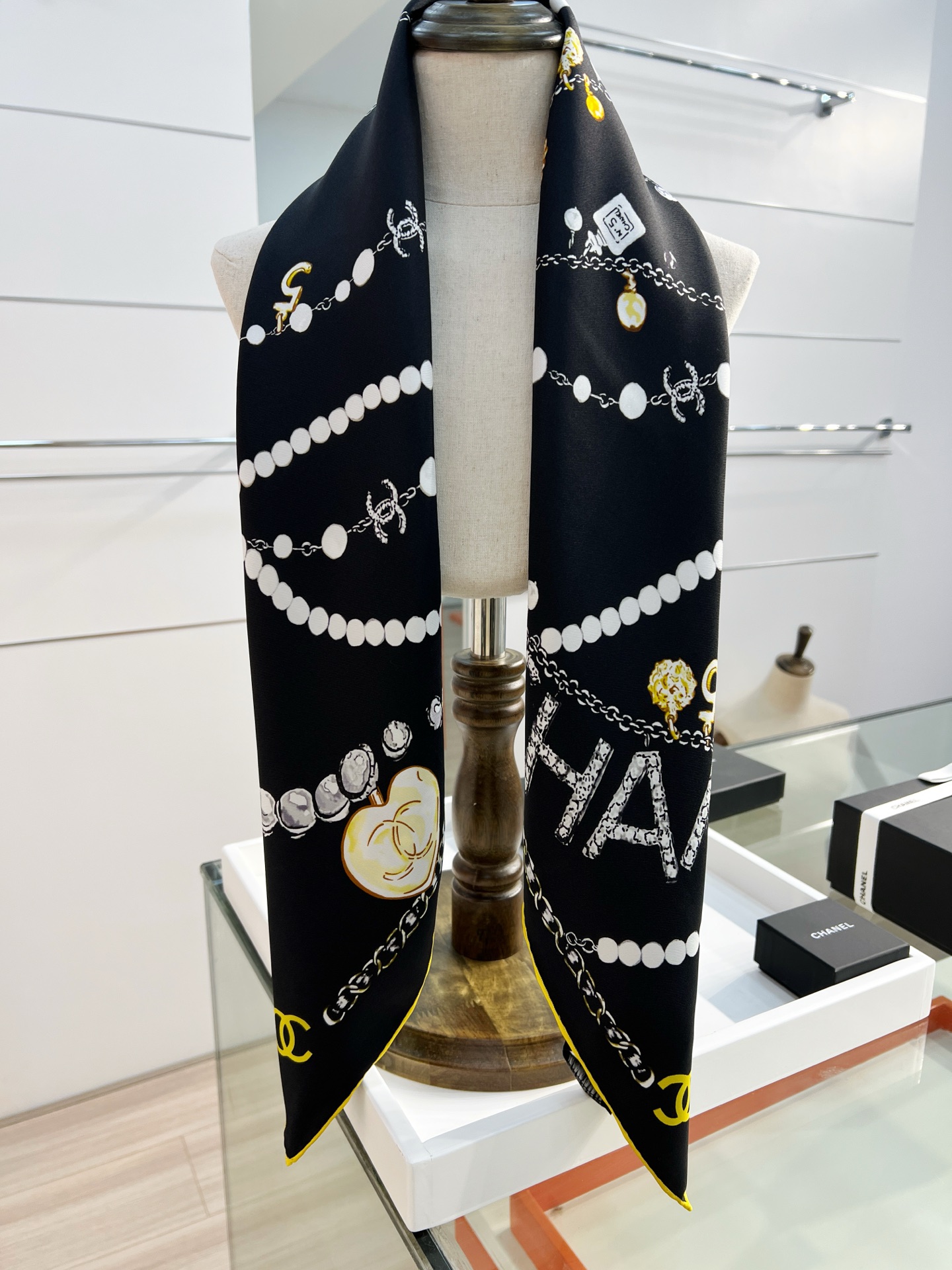 Chanel ~26新品～90双面真丝