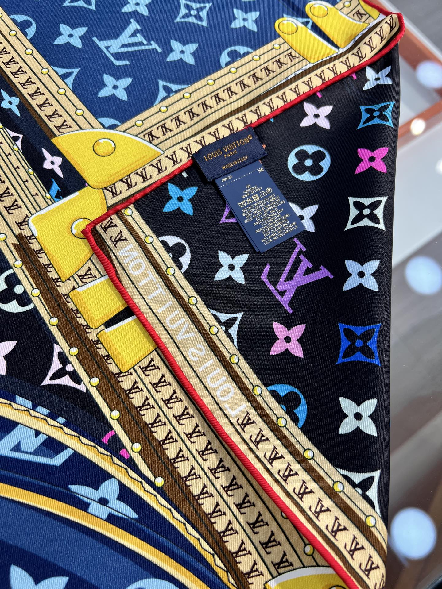 LV X TM MONOGRAMMULTICOLOR COLLECTORSQUARE 90方巾路易威登携