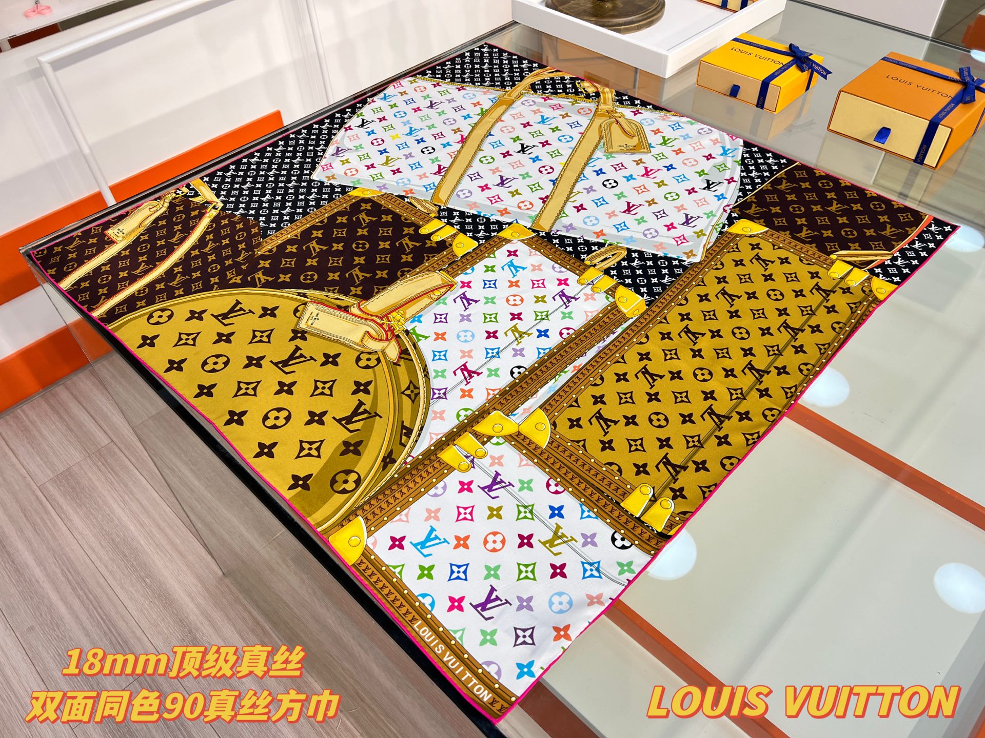 Louis Vuitton 路易威登携手日本艺术家村上隆 以瞩目风范诠释此款LV× TMMonogram Multicolor Collector Square 方巾