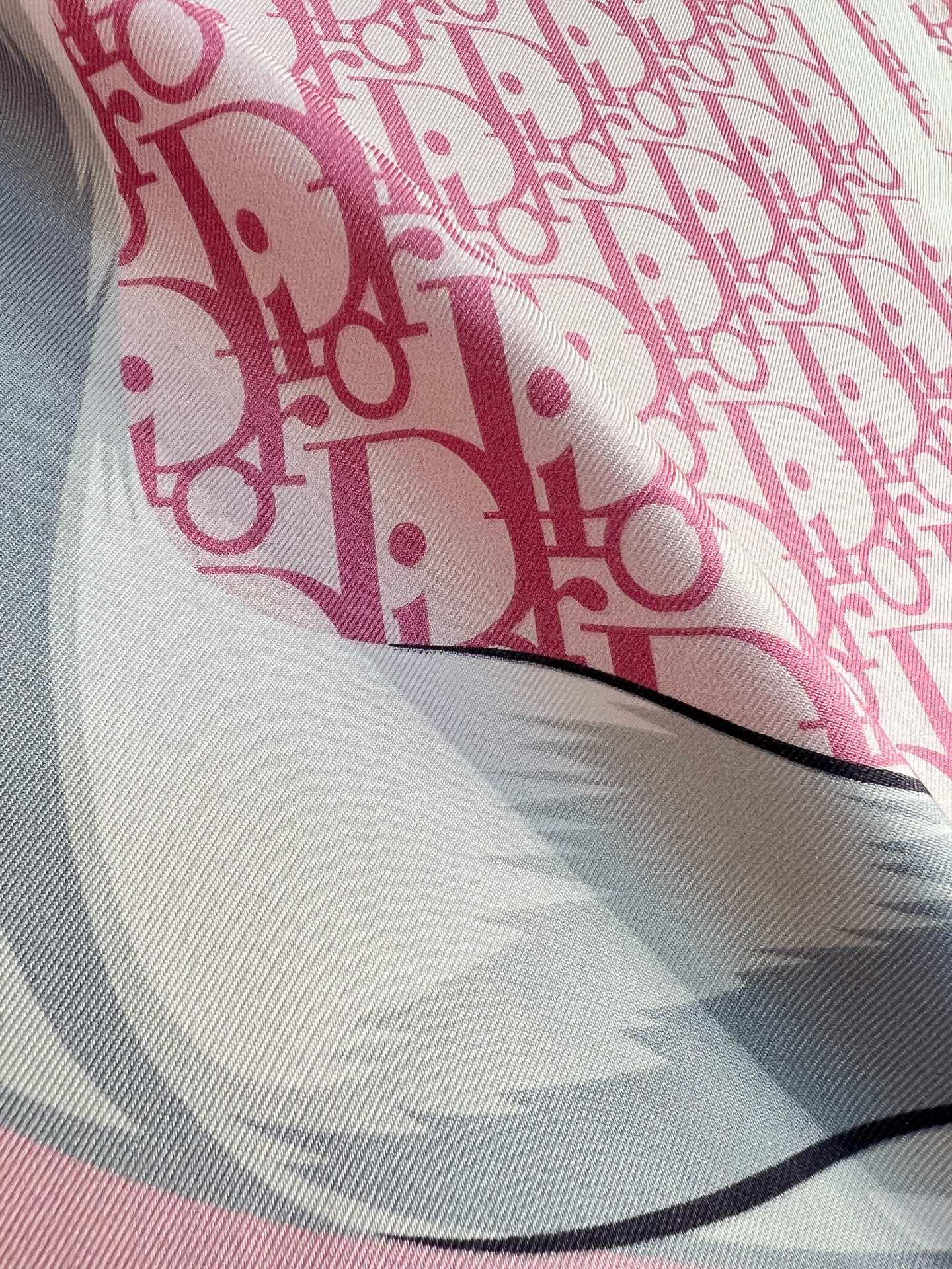 Dior 印花方巾