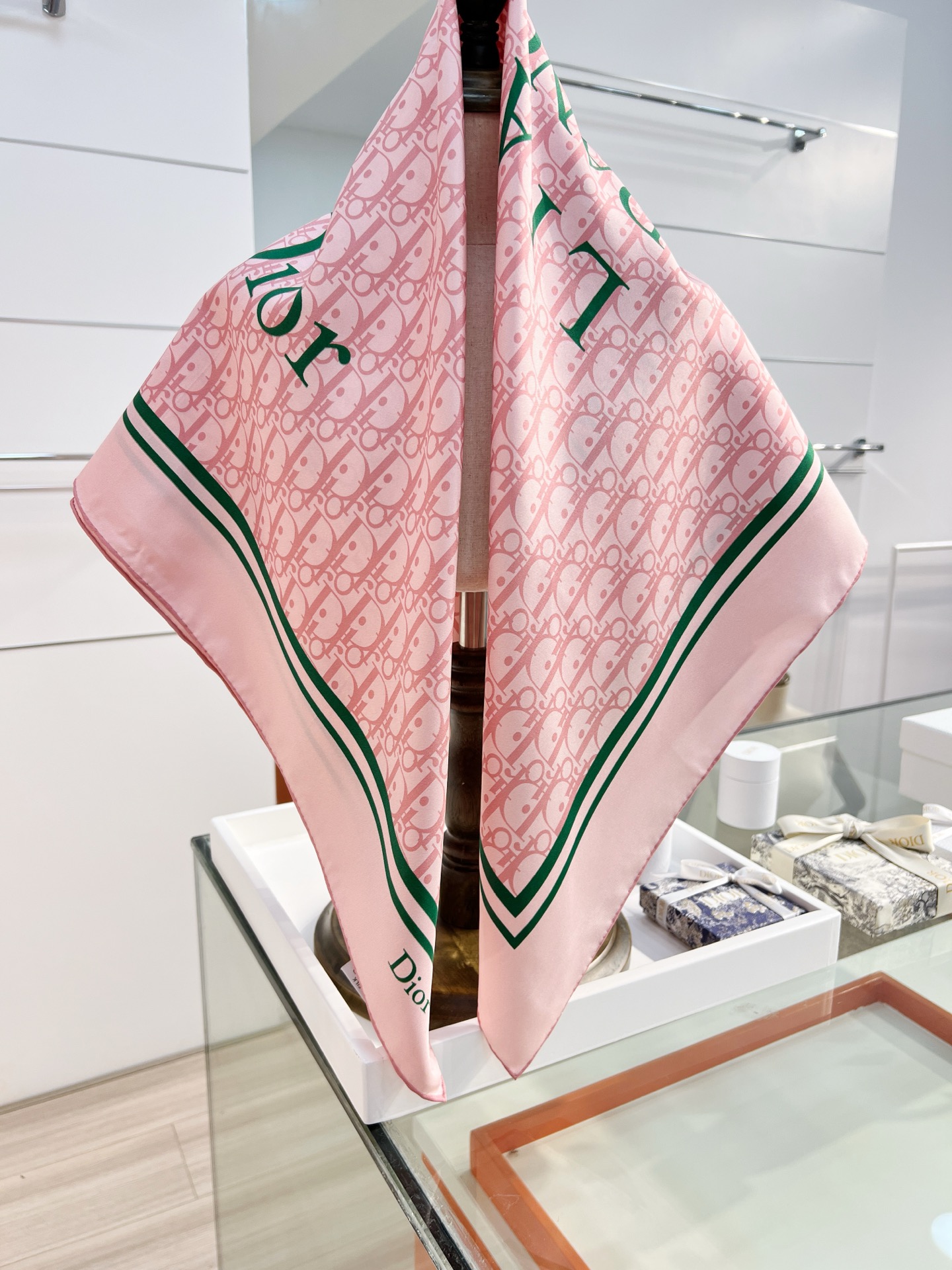 Dior 印花方巾