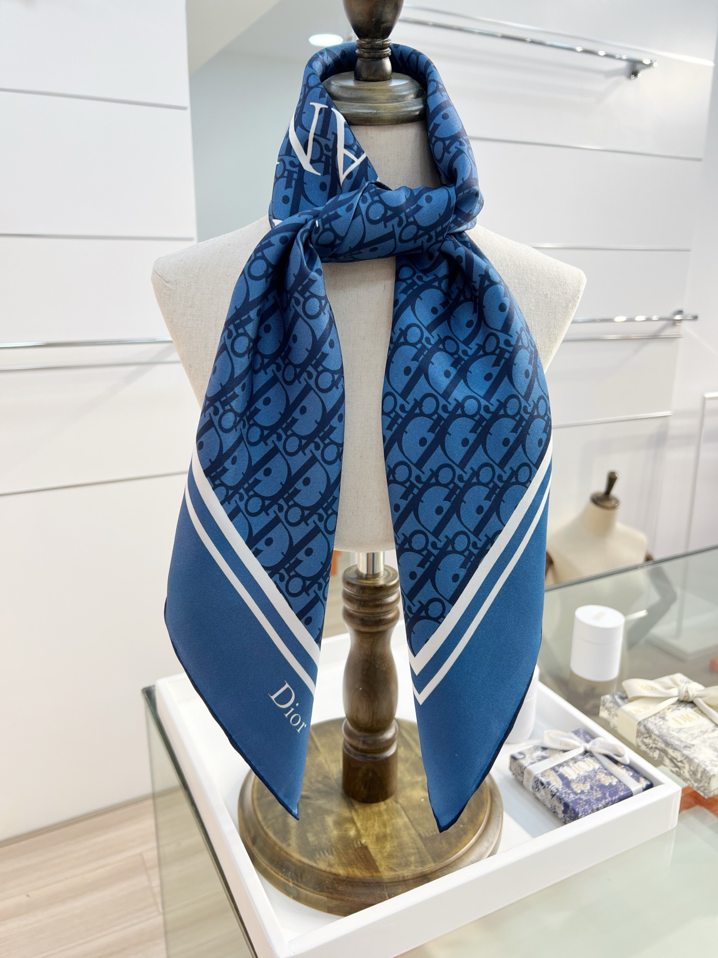 Dior 印花方巾