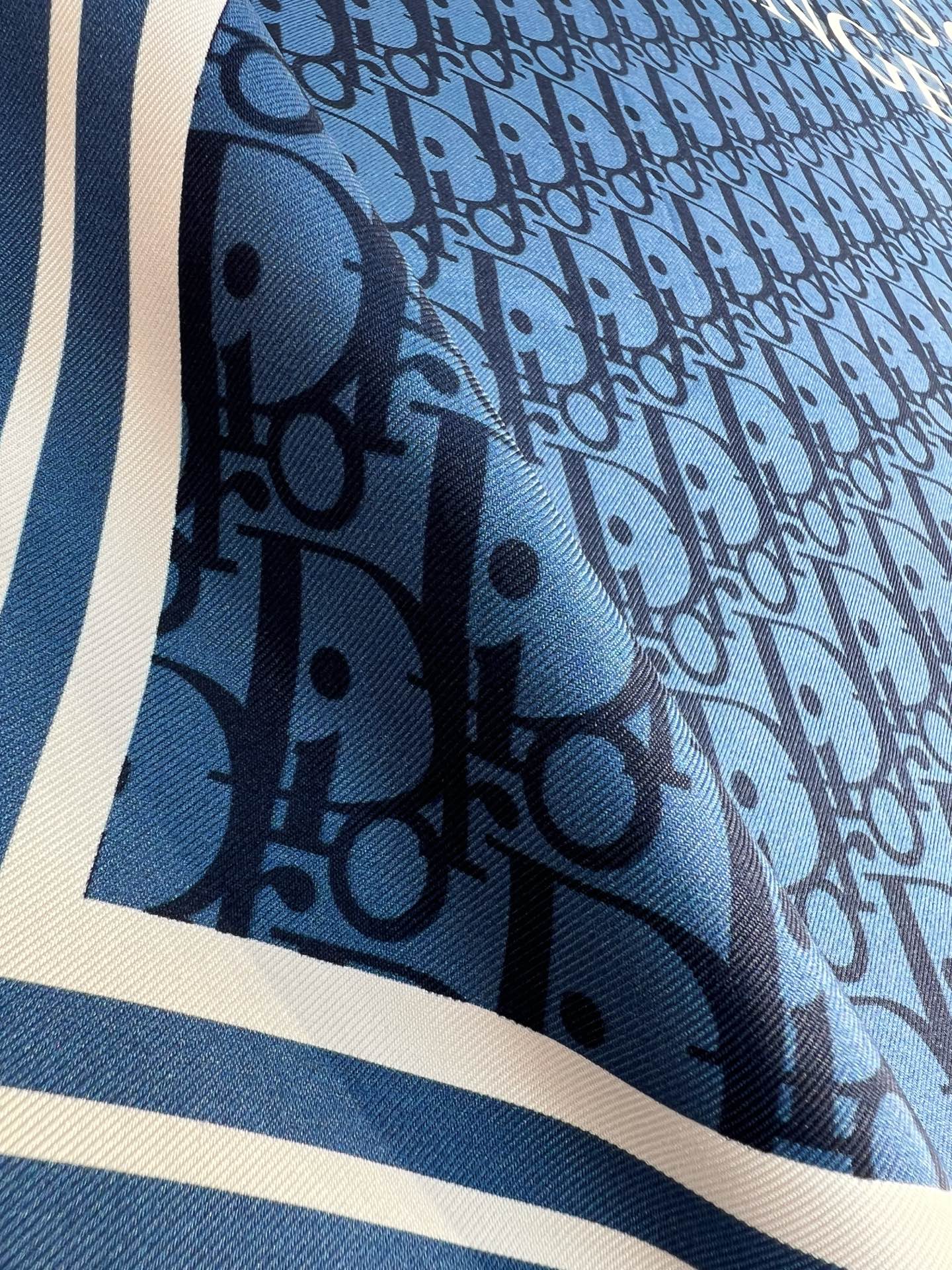 Dior 印花方巾
