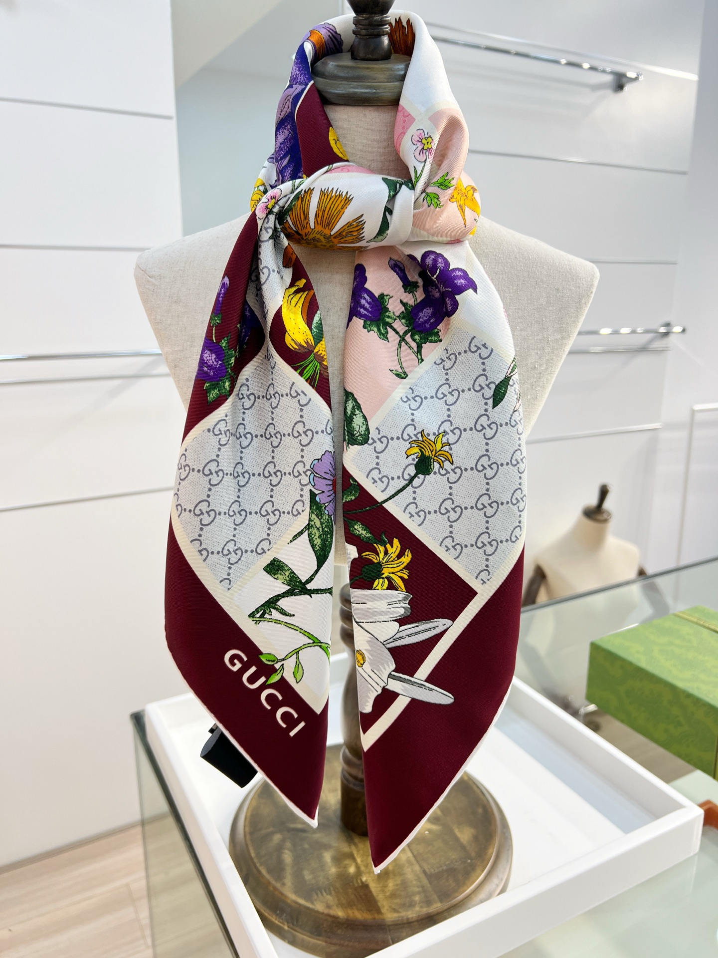 Gucci 印花桑蚕丝斜纹方巾