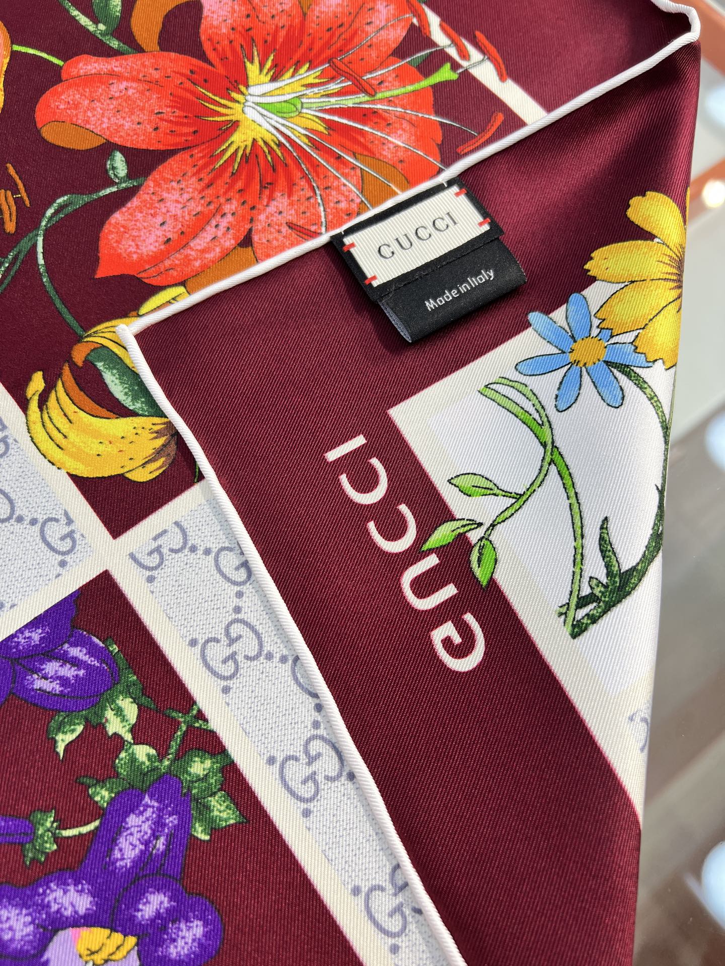 Gucci 印花桑蚕丝斜纹方巾