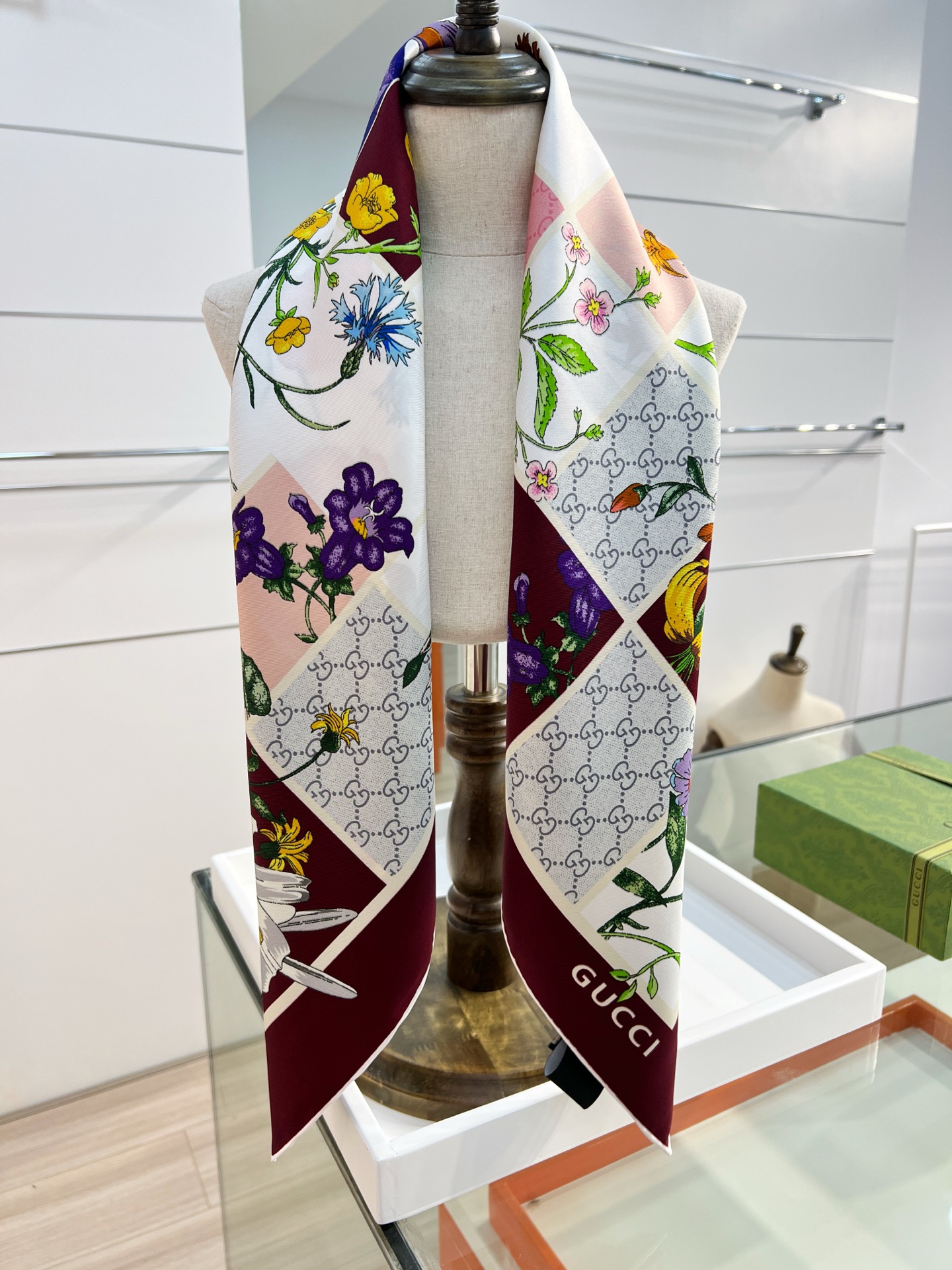 Gucci 印花桑蚕丝斜纹方巾