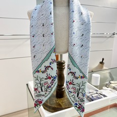 Dioramour 印花方巾90 厘米蓝色桑蚕丝斜纹面料多色 Revolution Flowers 图案 Dioramour 印花方巾90 厘米蓝色桑蚕丝斜纹面料多色 Revolution Flowers 图案