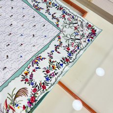 Dioramour 印花方巾90 厘米蓝色桑蚕丝斜纹面料多色 Revolution Flowers 图案 Dioramour 印花方巾90 厘米蓝色桑蚕丝斜纹面料多色 Revolution Flowers 图案