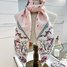 Dioramour 印花方巾90 厘米粉色桑蚕丝斜纹面料多色 Revolution Flowers 图案 Dioramour 印花方巾90 厘米粉色桑蚕丝斜纹面料多色 Revolution Flowers 图案