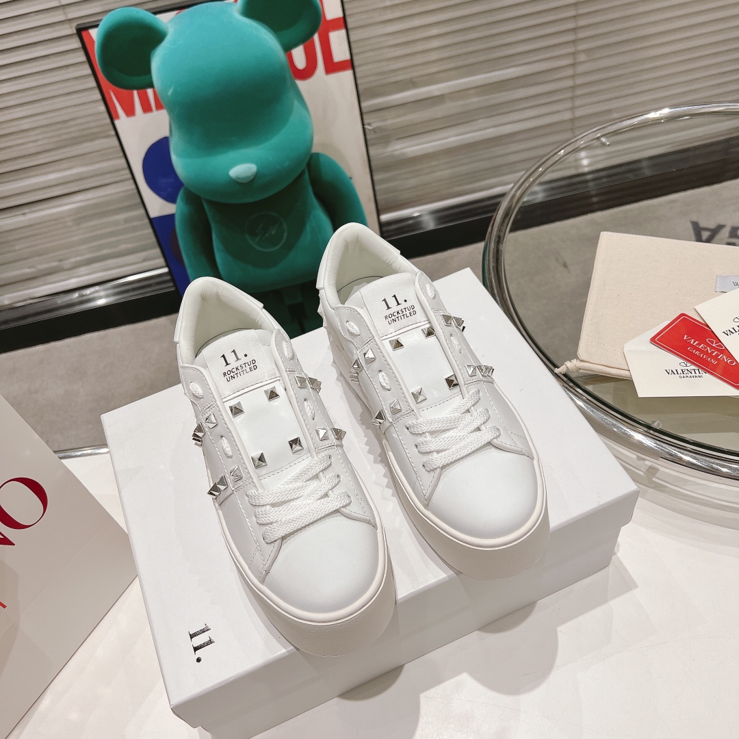 Valentino 2024 Rocktud Untitled Sports Shoes: Premium Leather, High Rubber Base.