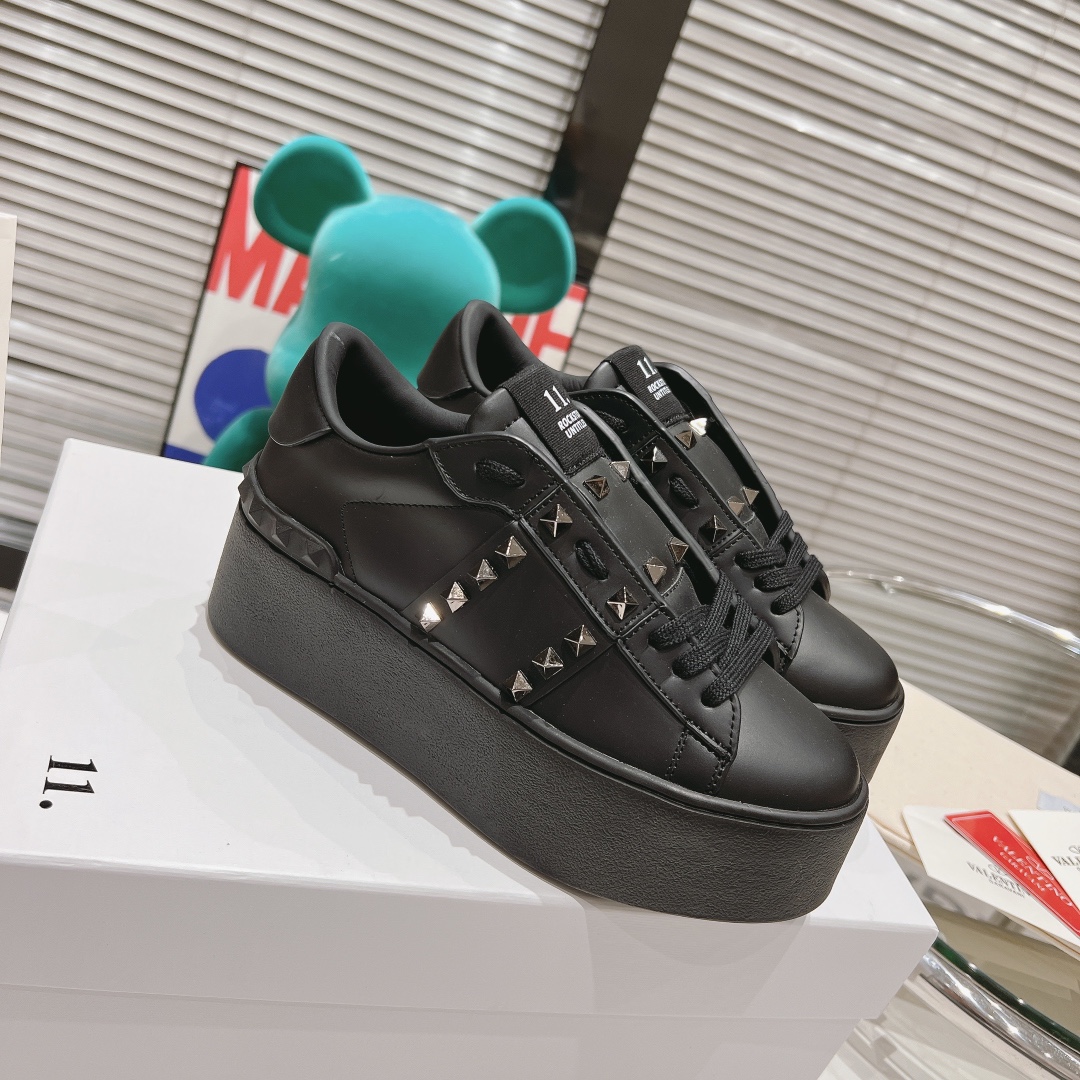 Valentino Rockstud Untitled Sports Shoes 2024: Premium Leather, Rubber Sole, Limited Edition - 图片 2
