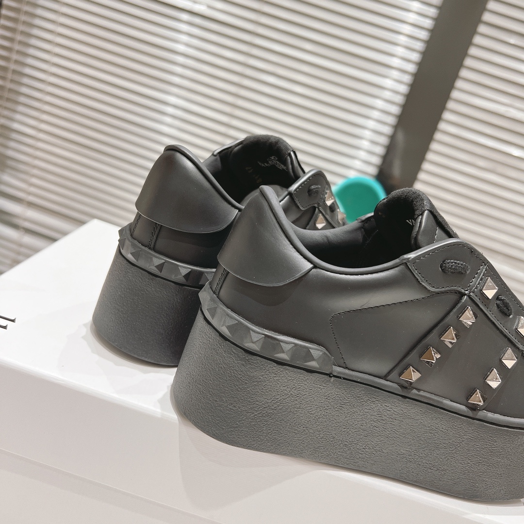 Valentino Rockstud Untitled Sports Shoes 2024: Premium Leather, Rubber Sole, Limited Edition - 图片 8