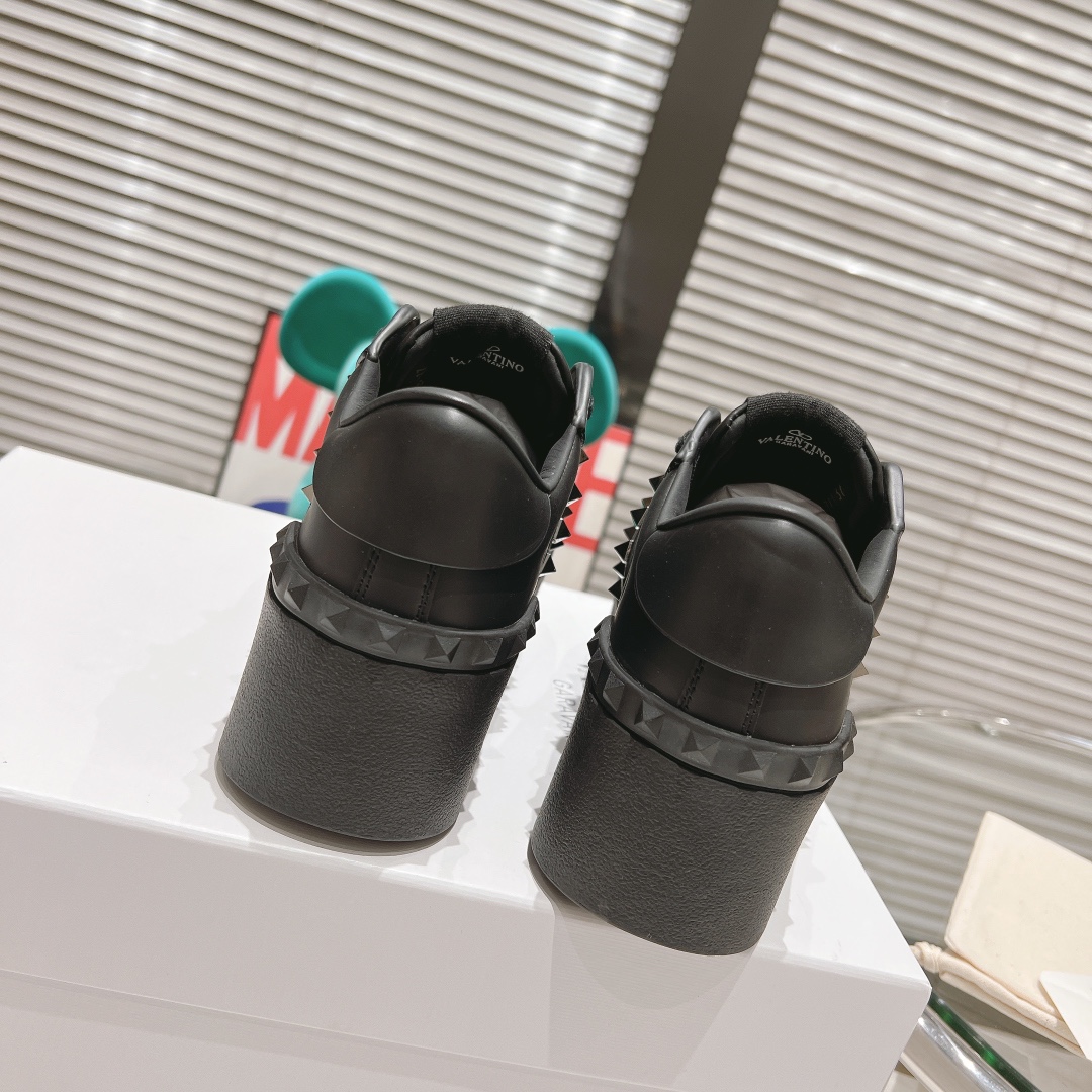 Valentino Rockstud Untitled Sports Shoes 2024: Premium Leather, Rubber Sole, Limited Edition - 图片 9