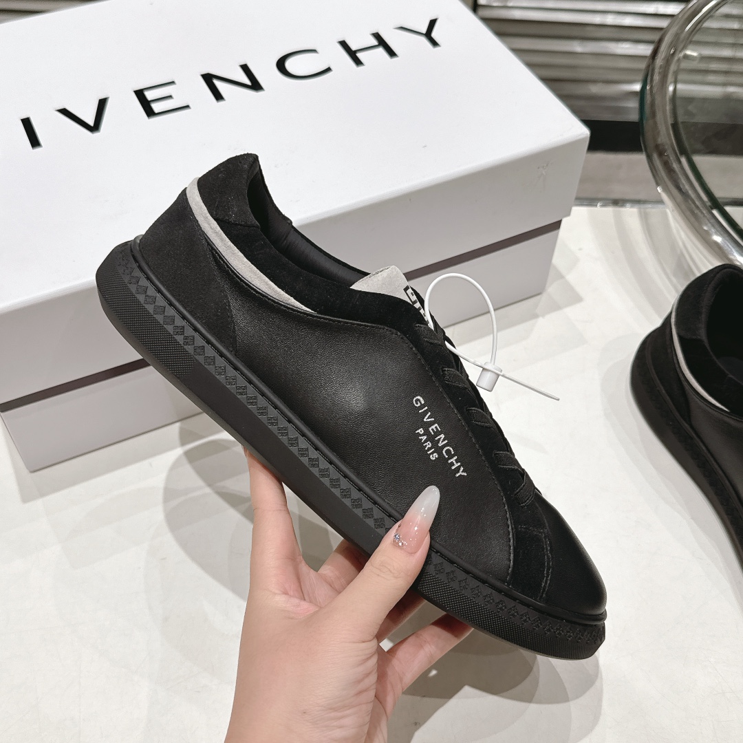 Designer di negozi Givenchy Scarpe Sneaker Uomini Pelle pecora Top bassi 3 i1733345853 1275 0