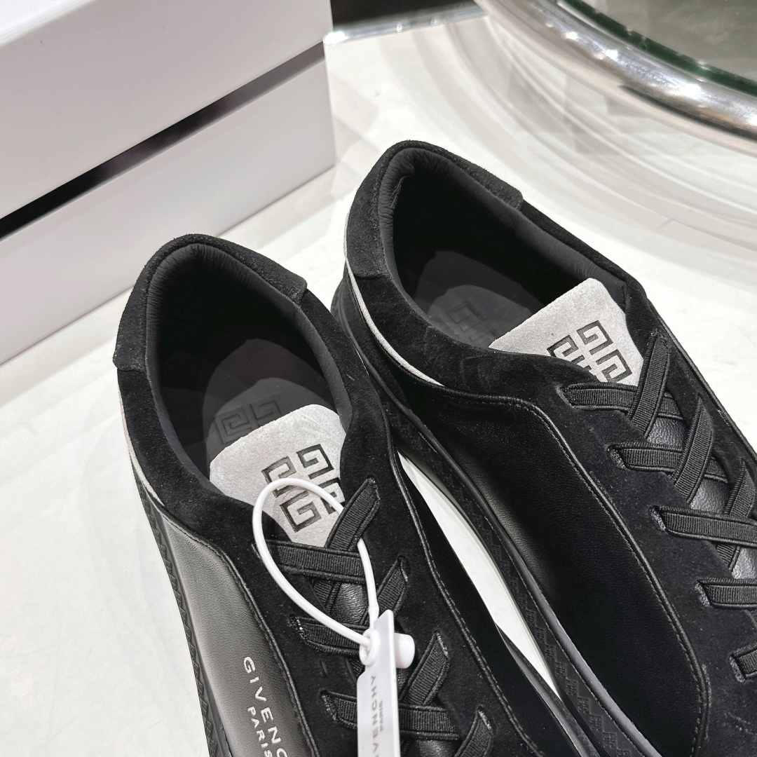 Designer di negozi Givenchy Scarpe Sneaker Uomini Pelle pecora Top bassi 8 i1733345853 9845 0