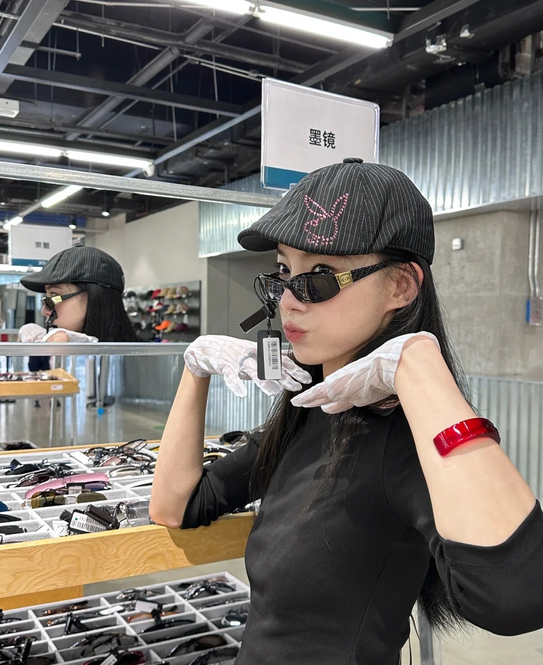  CHANEL
磨砂五金更有质感
MODEL：C74573S
SIZE：52口18-145✨
