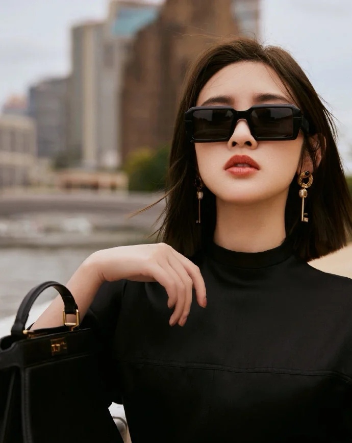  FENDI
MODEL FE40073U
SIZE54口18-145
