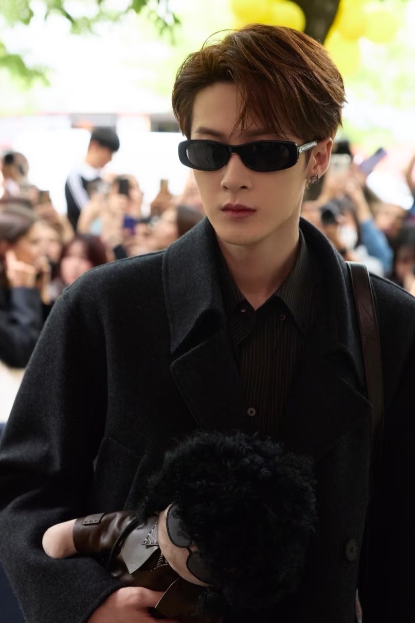 FENDIMODEL：FE40183ISIZE：53口19-145