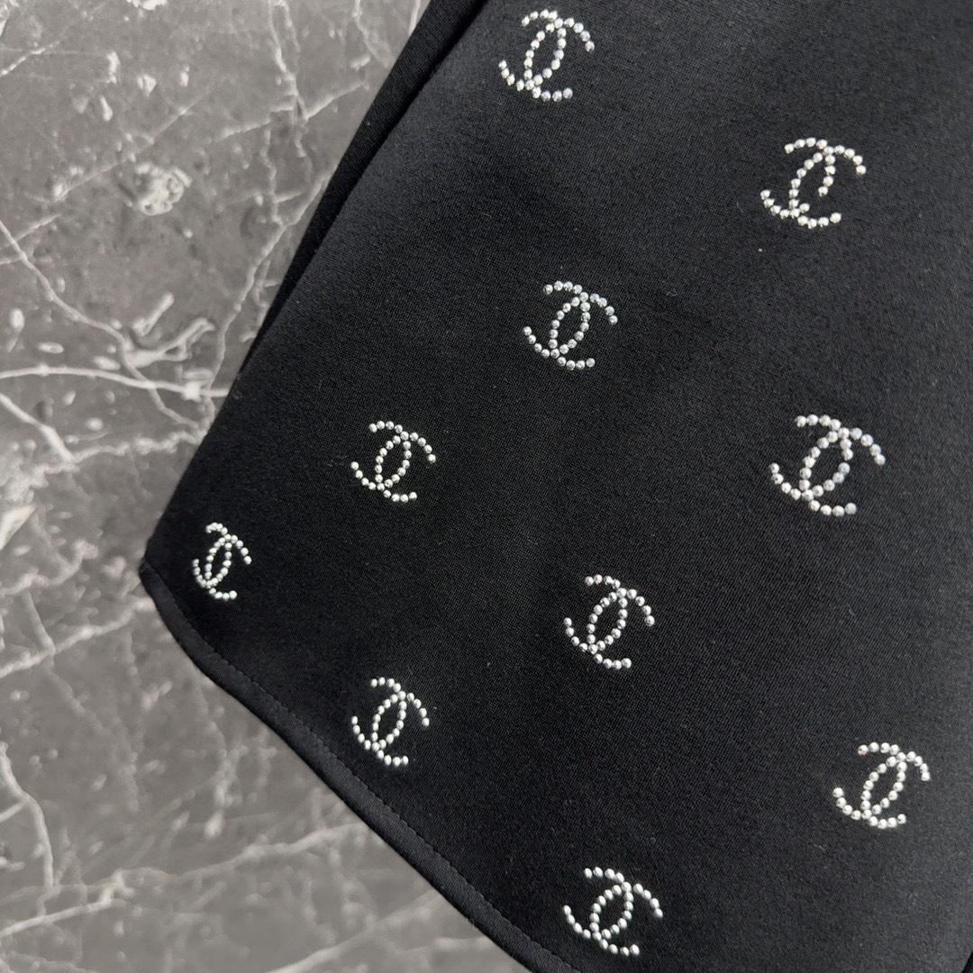 C家24SS春夏最新款logo烫钻半裙高级感调调建议秒收非常好搭配各种T恤外套叠穿时髦造型必备字母皮带很