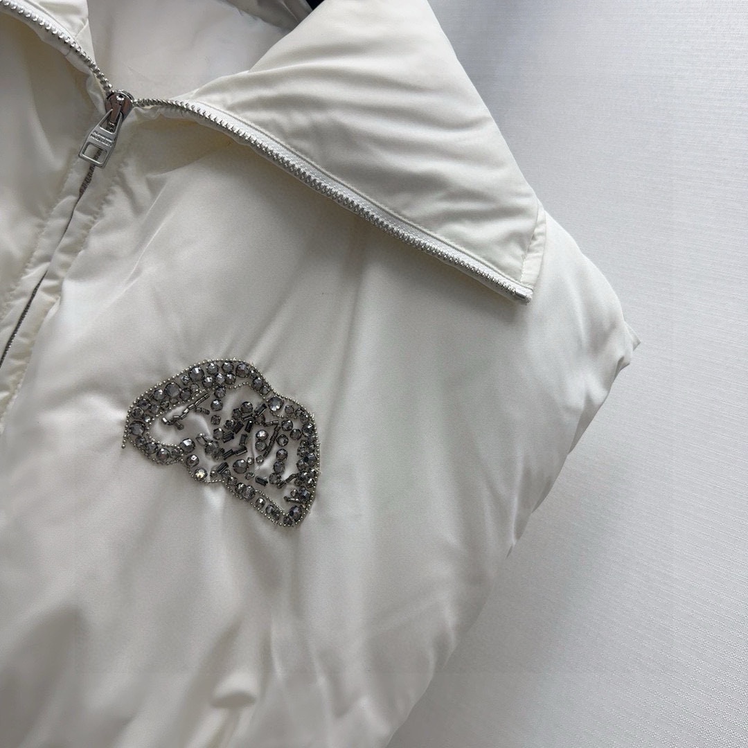 Women’s Classic Bread Coat with H-Style Cut-Up Design and Brand Recognition - 图片 4