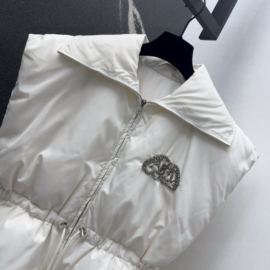 Women’s Classic Bread Coat with H-Style Cut-Up Design and Brand Recognition - 图片 3