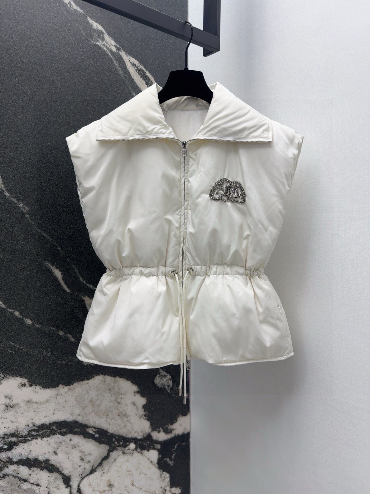 Women’s Classic Bread Coat with H-Style Cut-Up Design and Brand Recognition