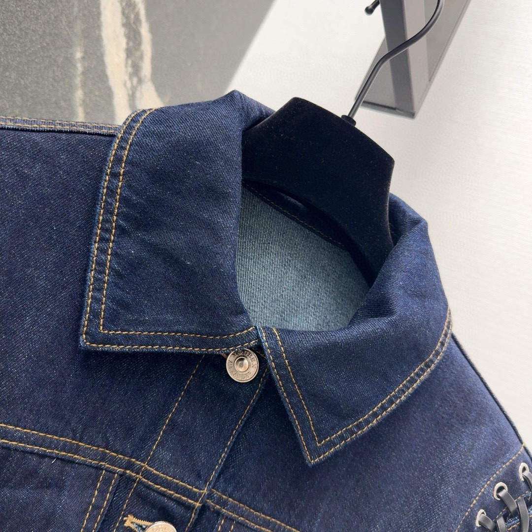 Fashion Review: MCQ 24SS Collection Features Sweet and Stylish One-Size-Fits-All Dress - 图片 4