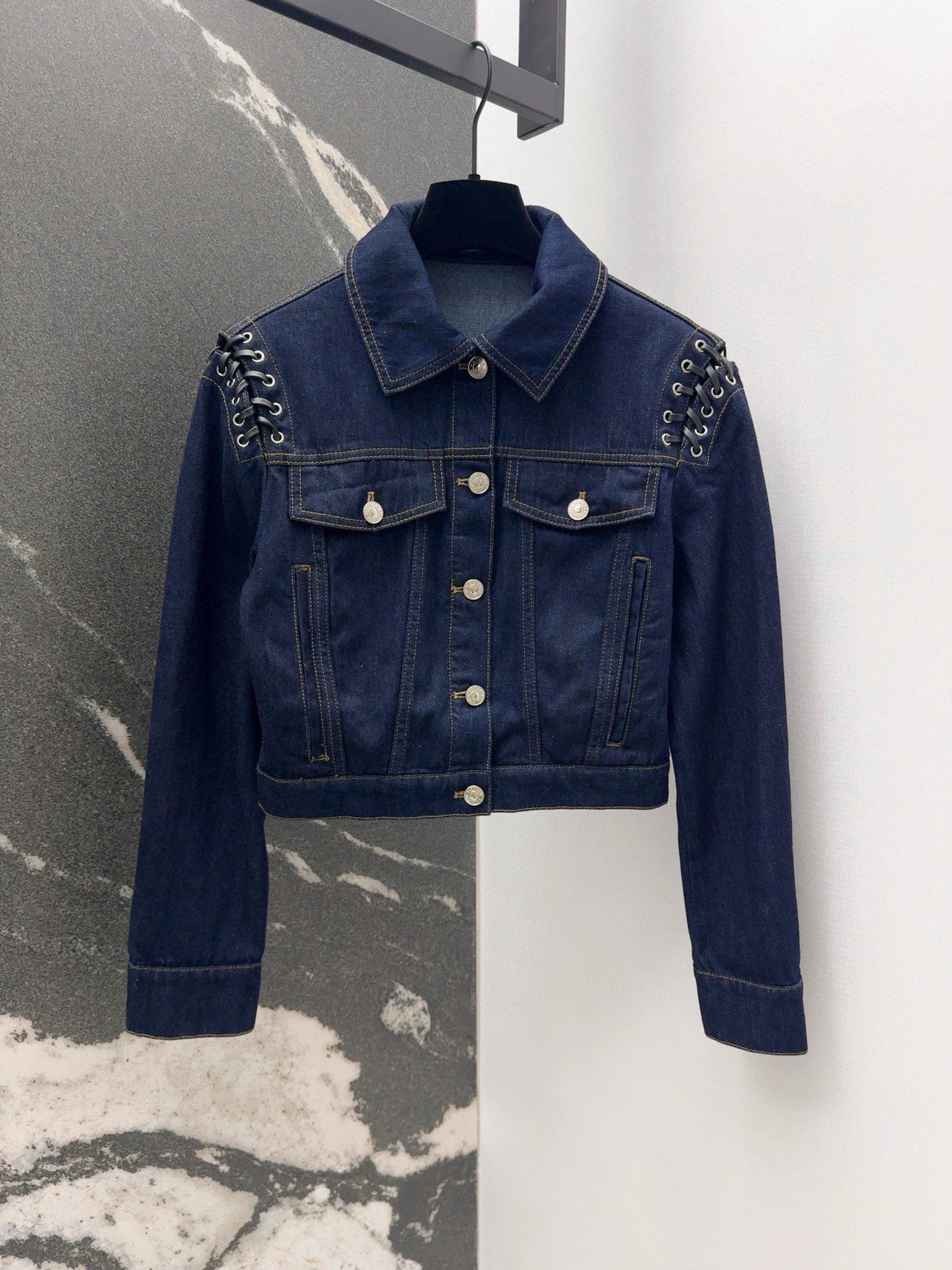 Fashion Review: MCQ 24SS Collection Features Sweet and Stylish One-Size-Fits-All Dress - 图片 2