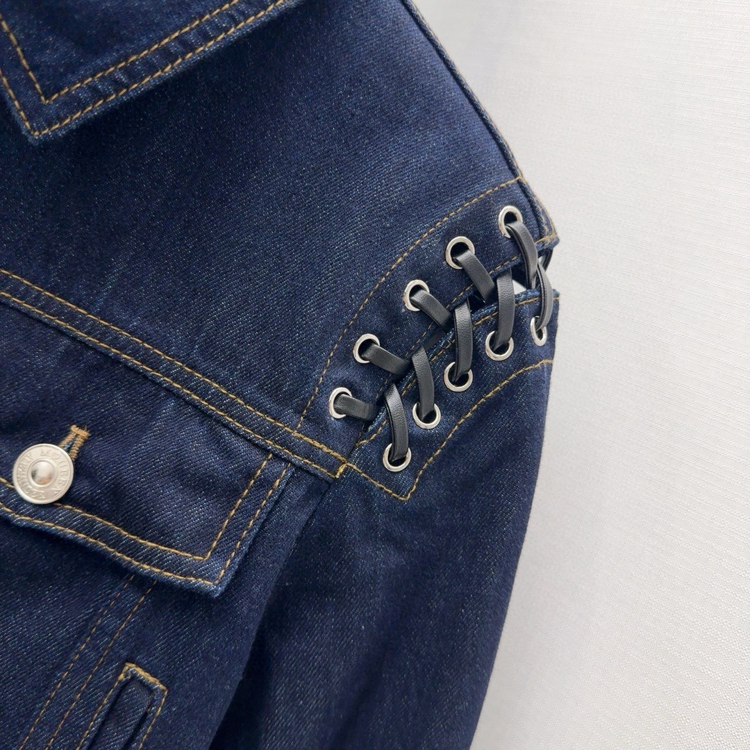 Fashion Review: MCQ 24SS Collection Features Sweet and Stylish One-Size-Fits-All Dress - 图片 5