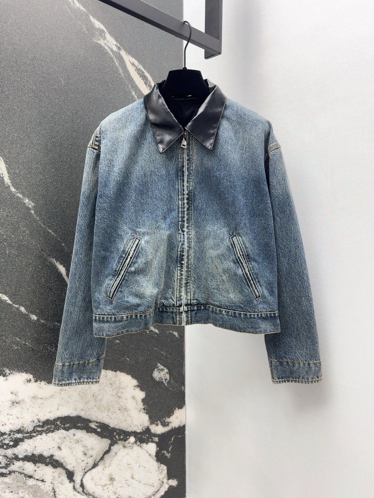 Women’s Fall/Winter Cowboy Jacket Set with High-Quality Jeans in Small Size - 图片 1